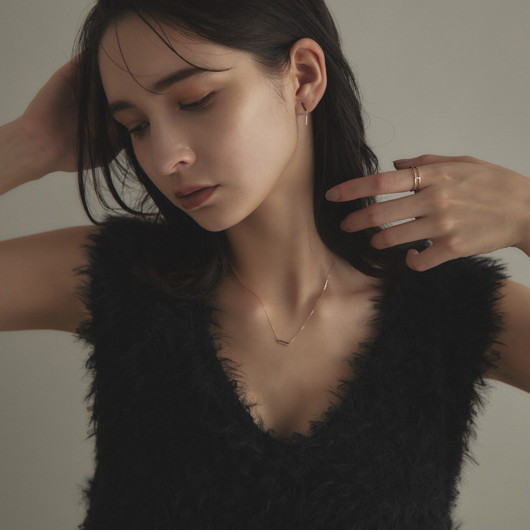 COCOSHNIK「K10ダイヤモンド スウィングレクタングル スタッドピアス」|ピアス|