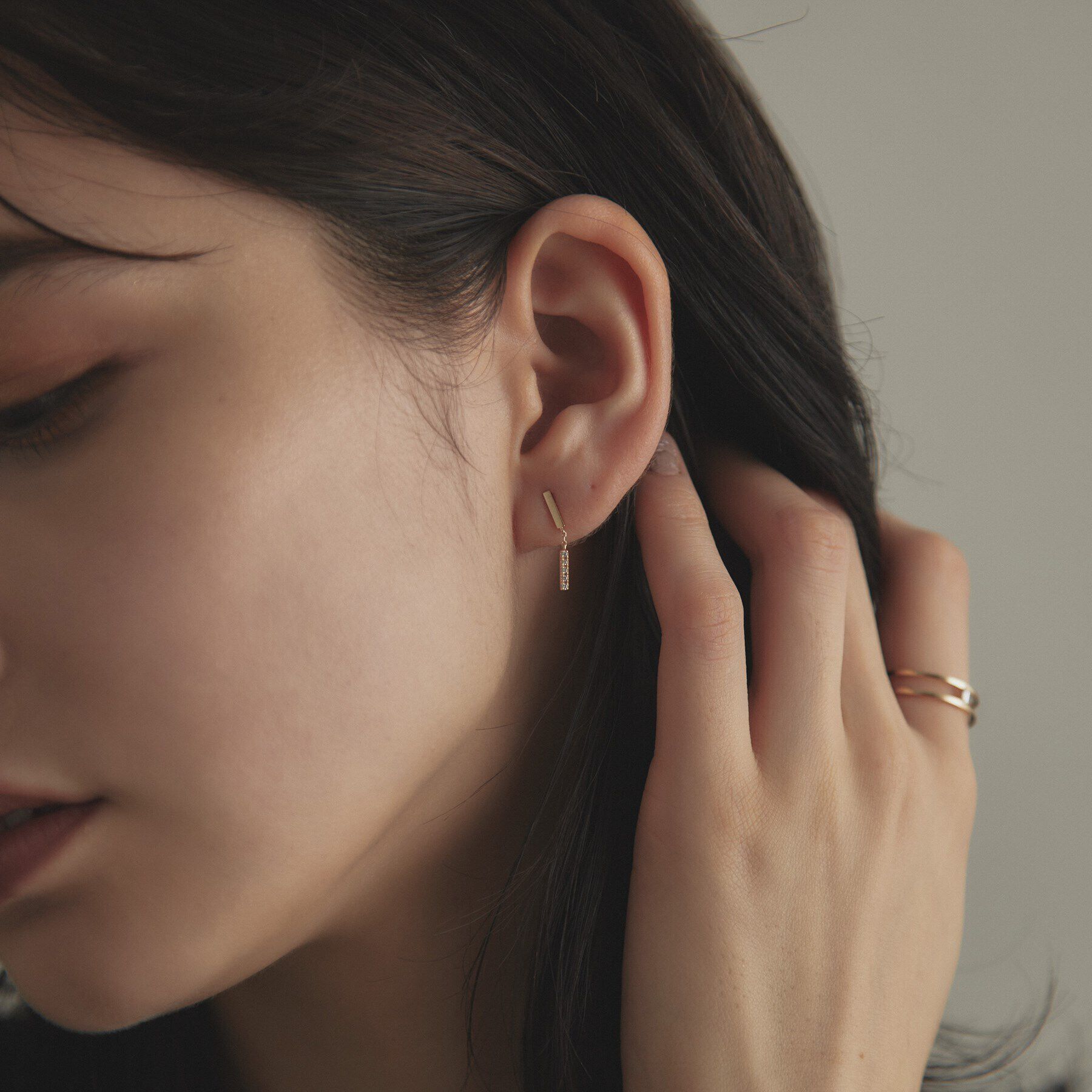 COCOSHNIK「K10ダイヤモンド スウィングレクタングル スタッドピアス」|ピアス|