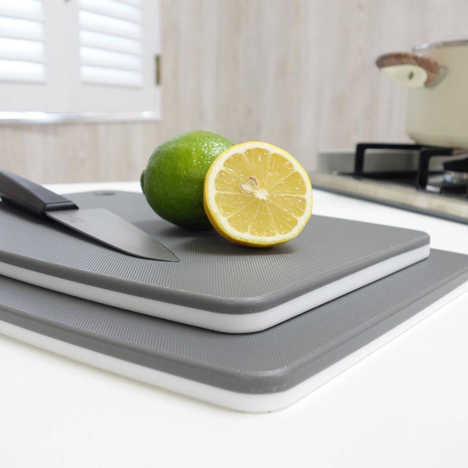 212 KITCHEN STORE「バイカラー抗菌カッティングボード L」|食器・キッチングッズ|