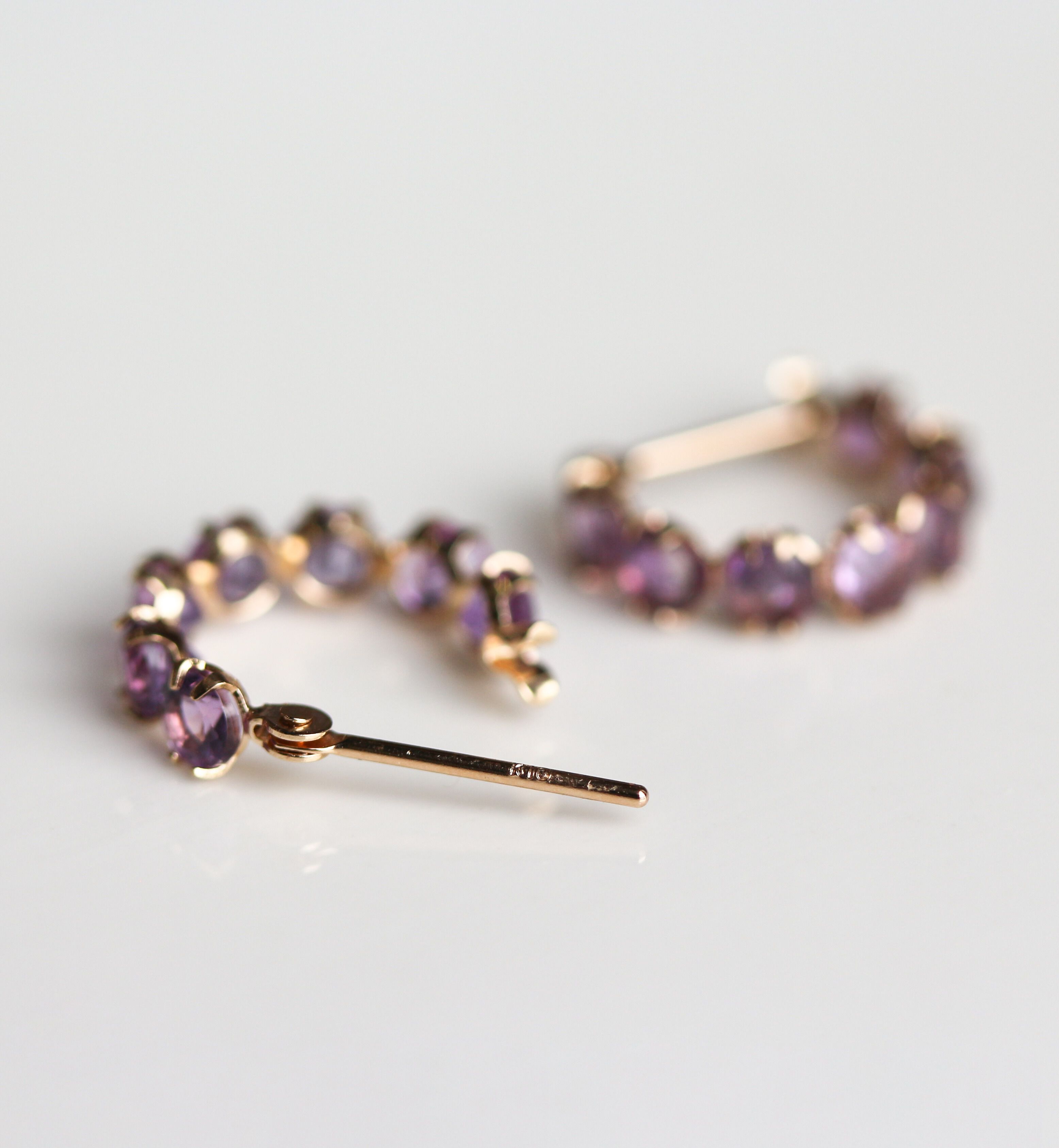  「アメジスト スナップ フープ ピアス | K10YG」|ピアス|