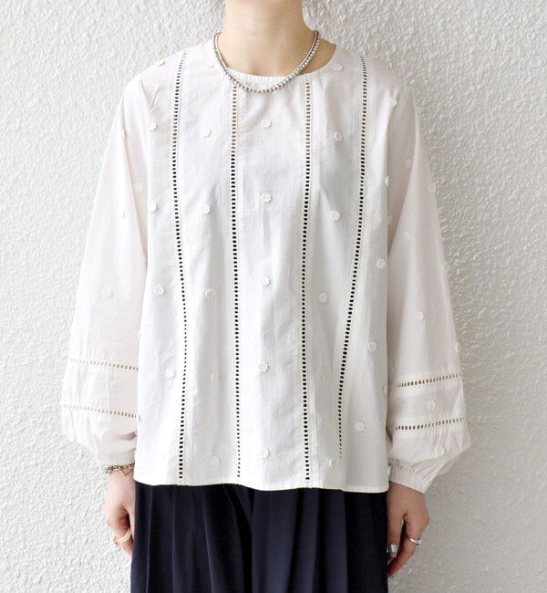 SHIPS any「《予約》【WEB限定】SHIPS any:〈洗濯機可能〉フラワー モチーフ ハシゴレース クルーネック ブラウス」|シャツ・ブラウス|