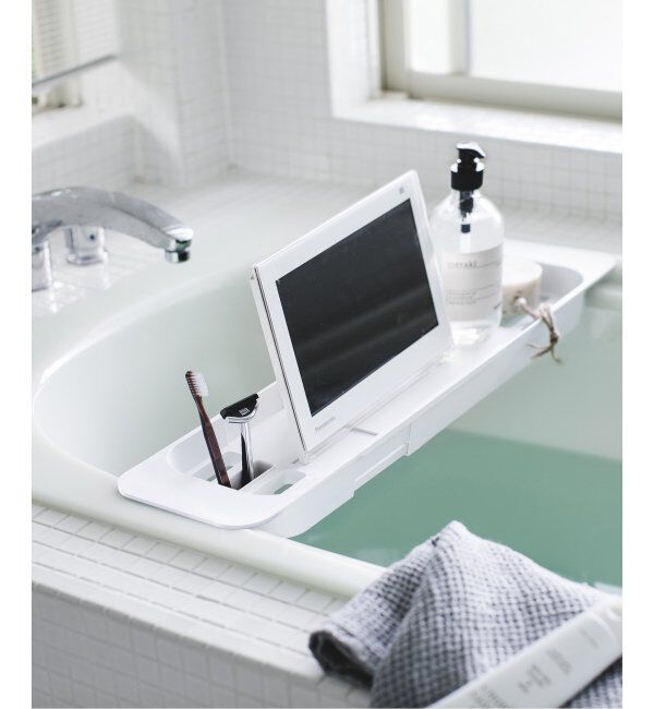 journal standard Furniture「《WEB限定予約》【tower/タワー】伸縮バスタブトレー」|トイレタリー・ランドリーグッズ|ホワイト