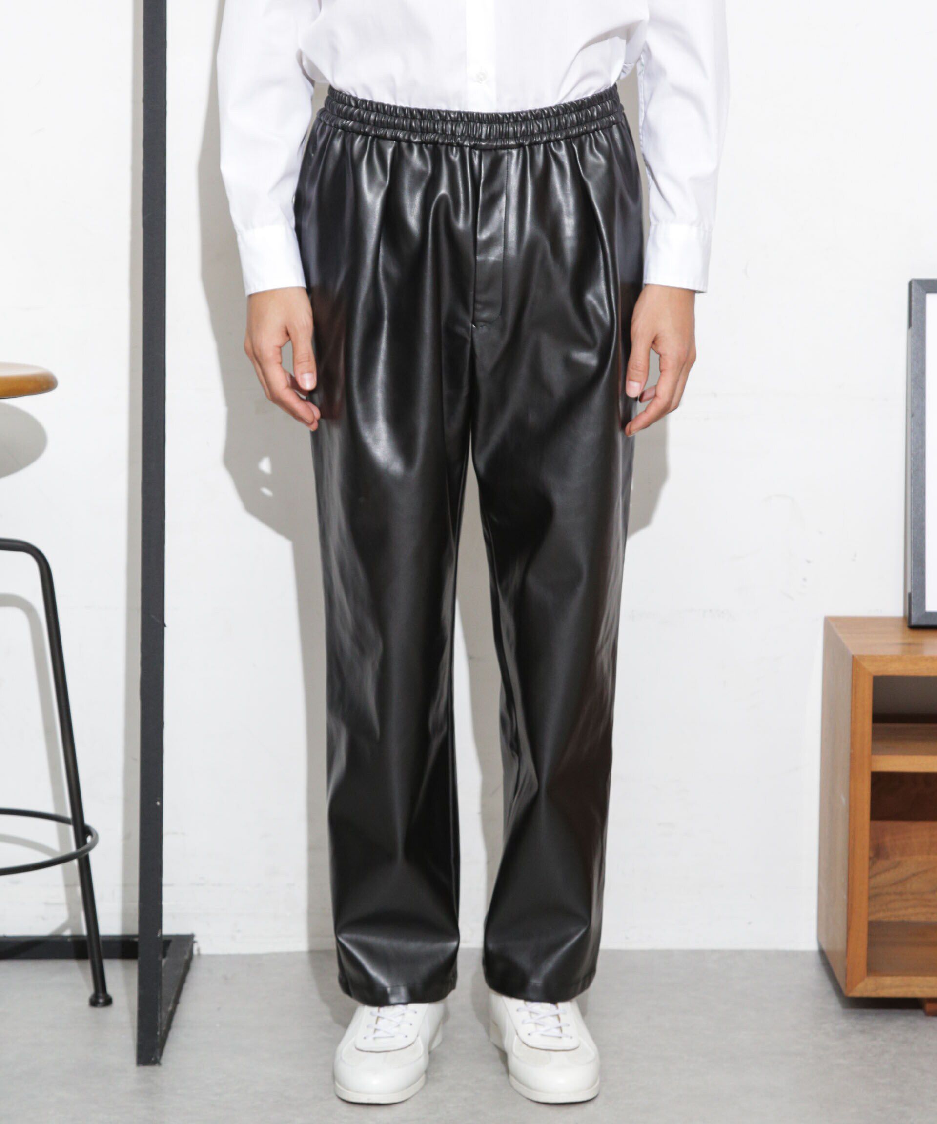 nano･universe「フェイクレザートラックパンツ(セットアップ可)」|チノ|