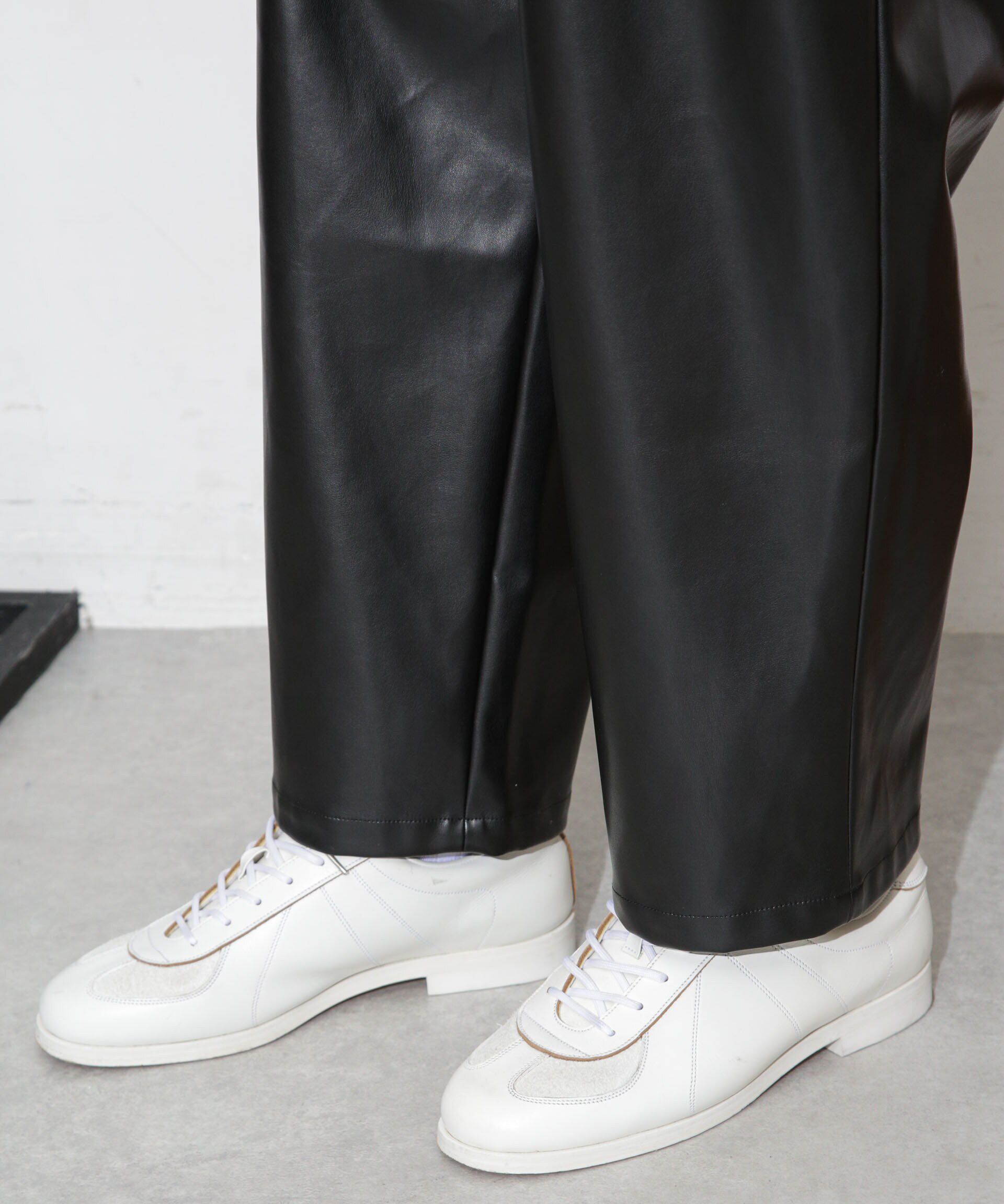 nano･universe「フェイクレザートラックパンツ(セットアップ可)」|チノ|