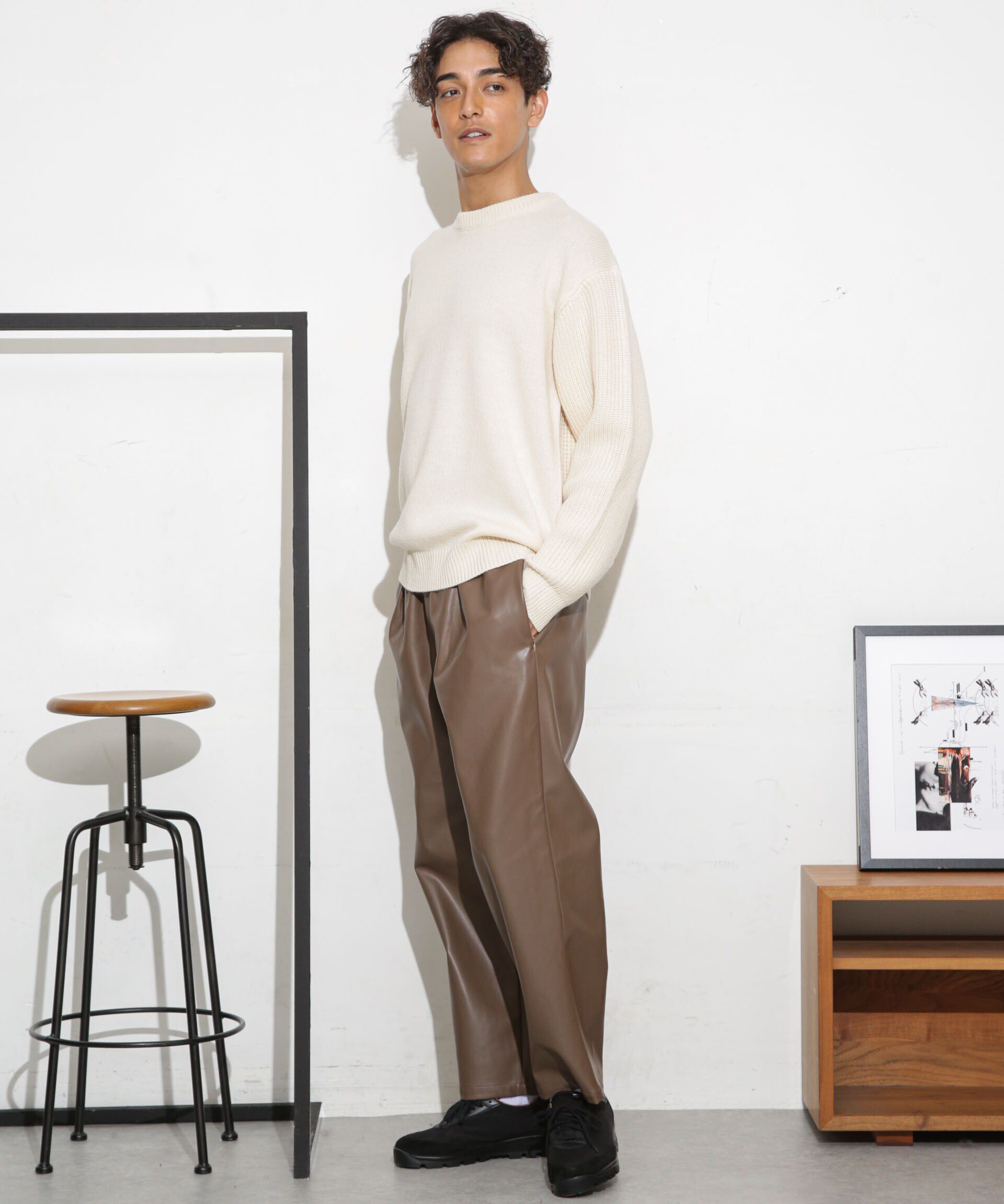 nano･universe「フェイクレザートラックパンツ(セットアップ可)」|チノ|