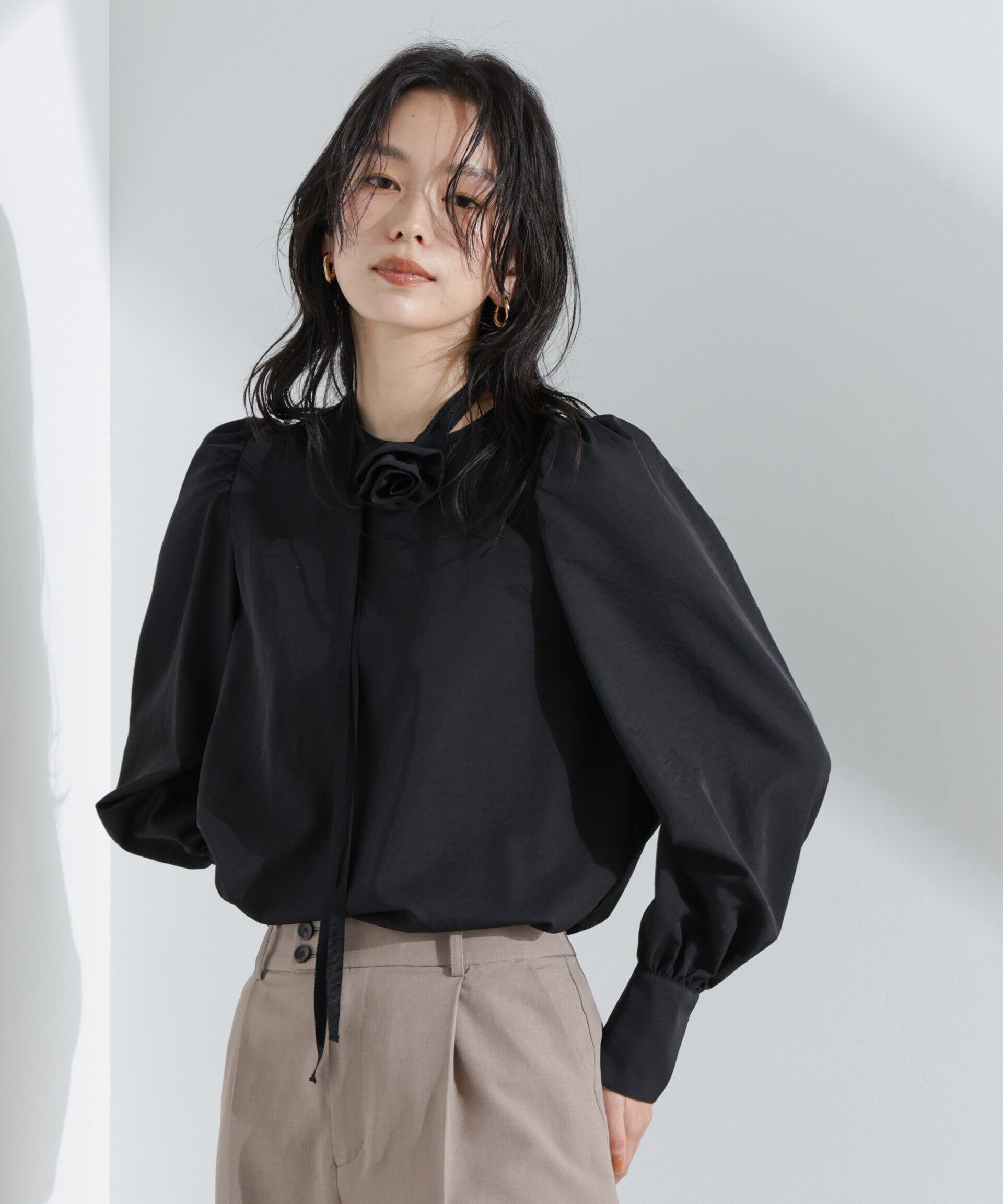 nano･universe「コサージュチョーカー付きブラウス」|シャツ・ブラウス|ブラック