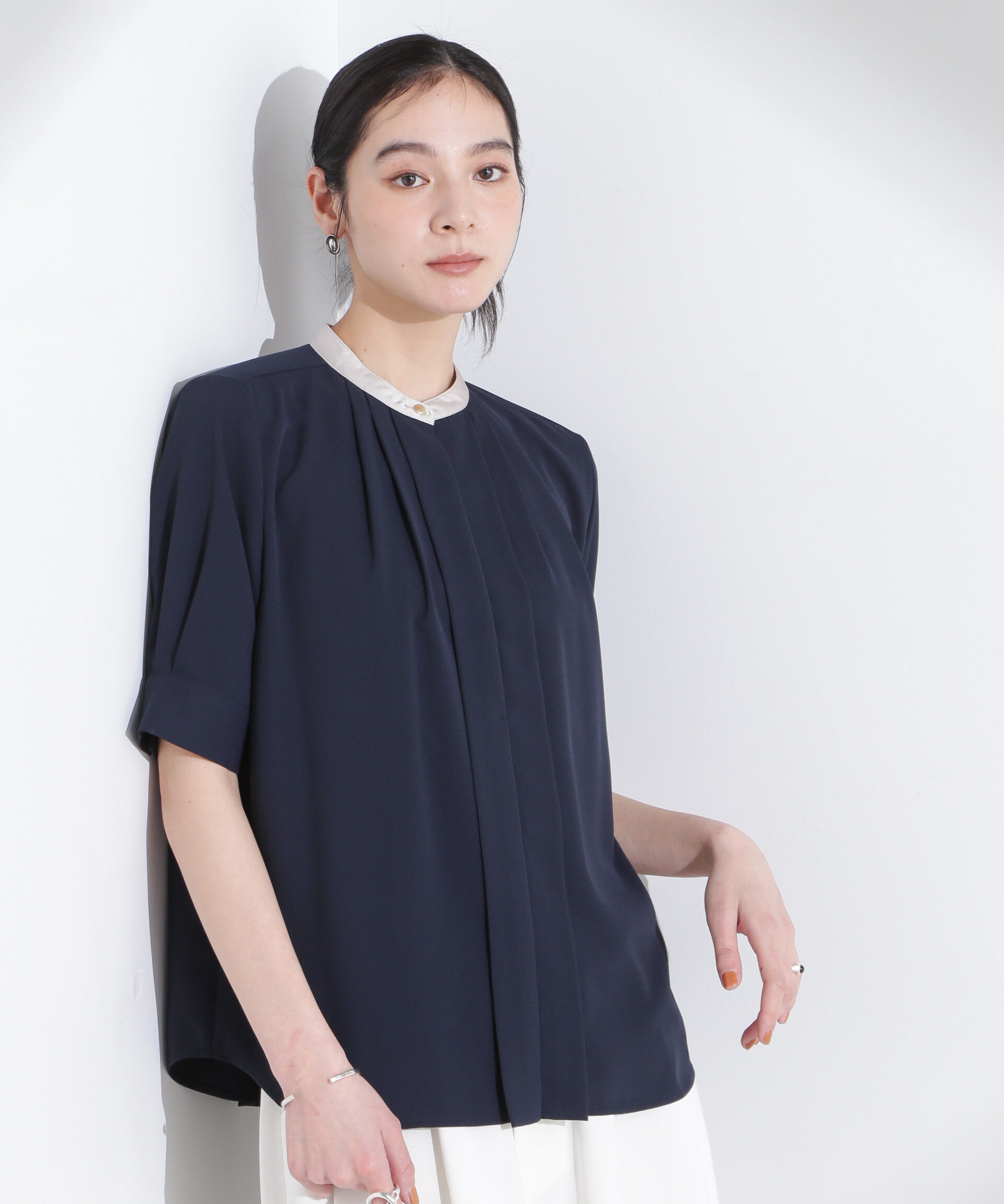 nano･universe「スタンドバイカラータックブラウス 半袖」|シャツ・ブラウス|D.ネイビー1