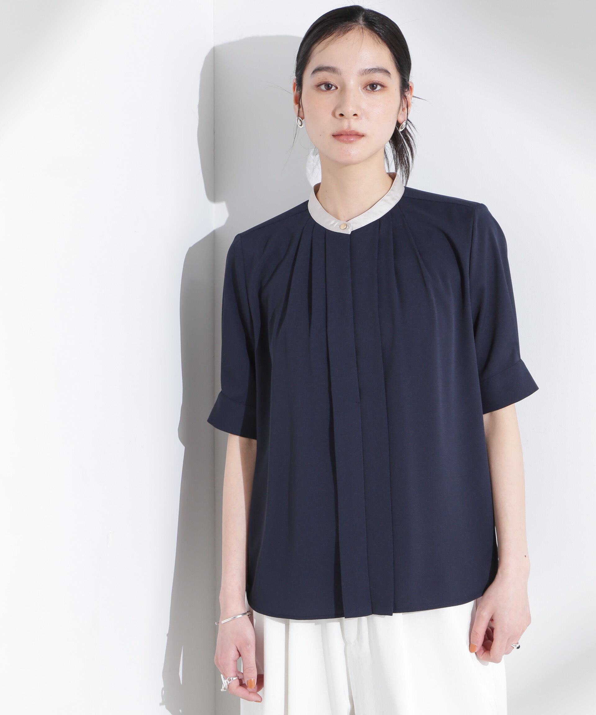 nano･universe「スタンドバイカラータックブラウス 半袖」|シャツ・ブラウス|