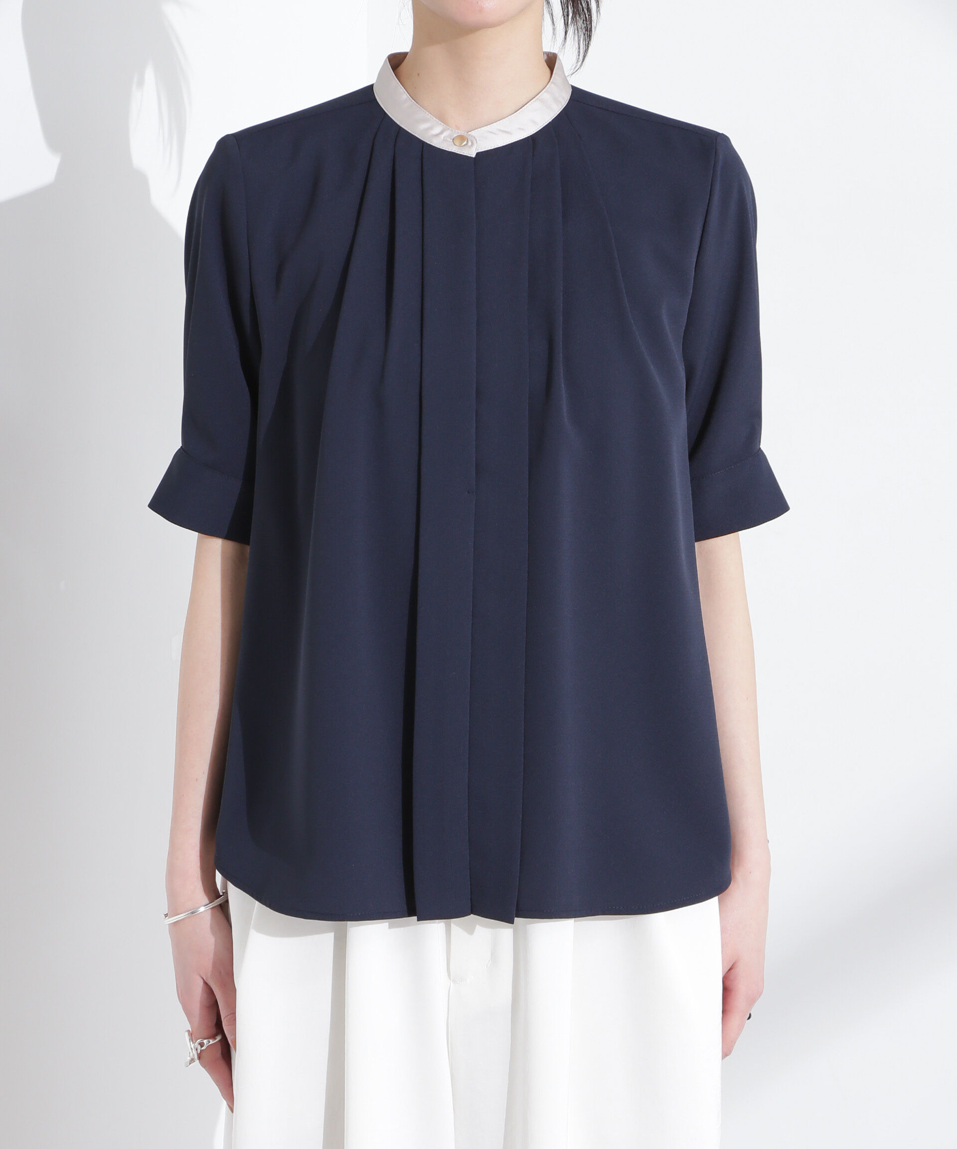 nano･universe「スタンドバイカラータックブラウス 半袖」|シャツ・ブラウス|