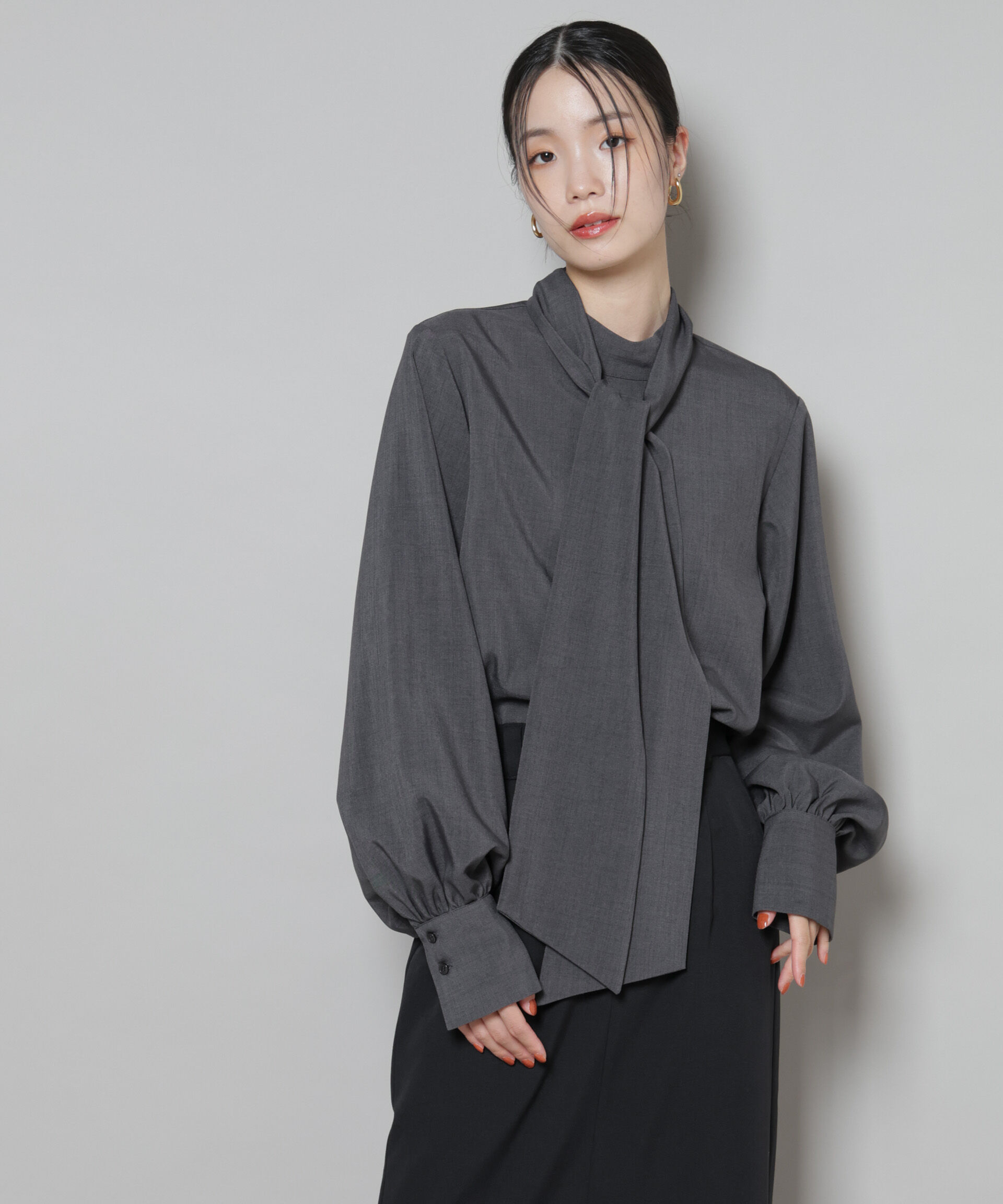 nano･universe「ボータイ取り外し可能2wayブラウス」|シャツ・ブラウス|チャコール3