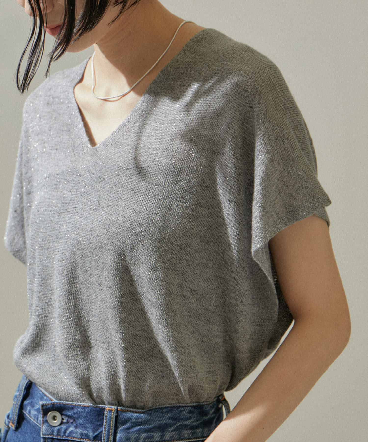 SALON adam et rope'「スパークルリネンラメフレンチスリーブVネックプルオーバー」|ニット・セーター|グレー系(09)