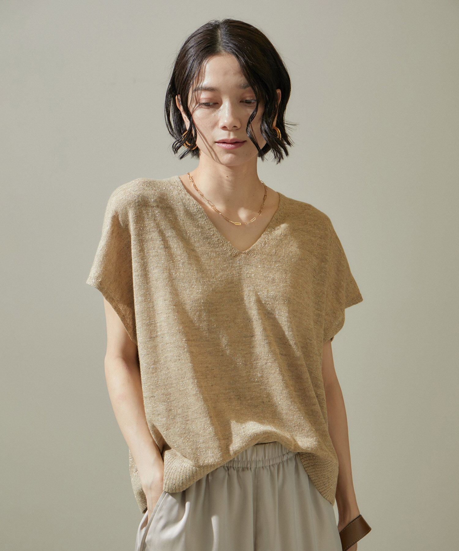 SALON adam et rope'「スパークルリネンラメフレンチスリーブVネックプルオーバー」|ニット・セーター|ベージュ系(28)