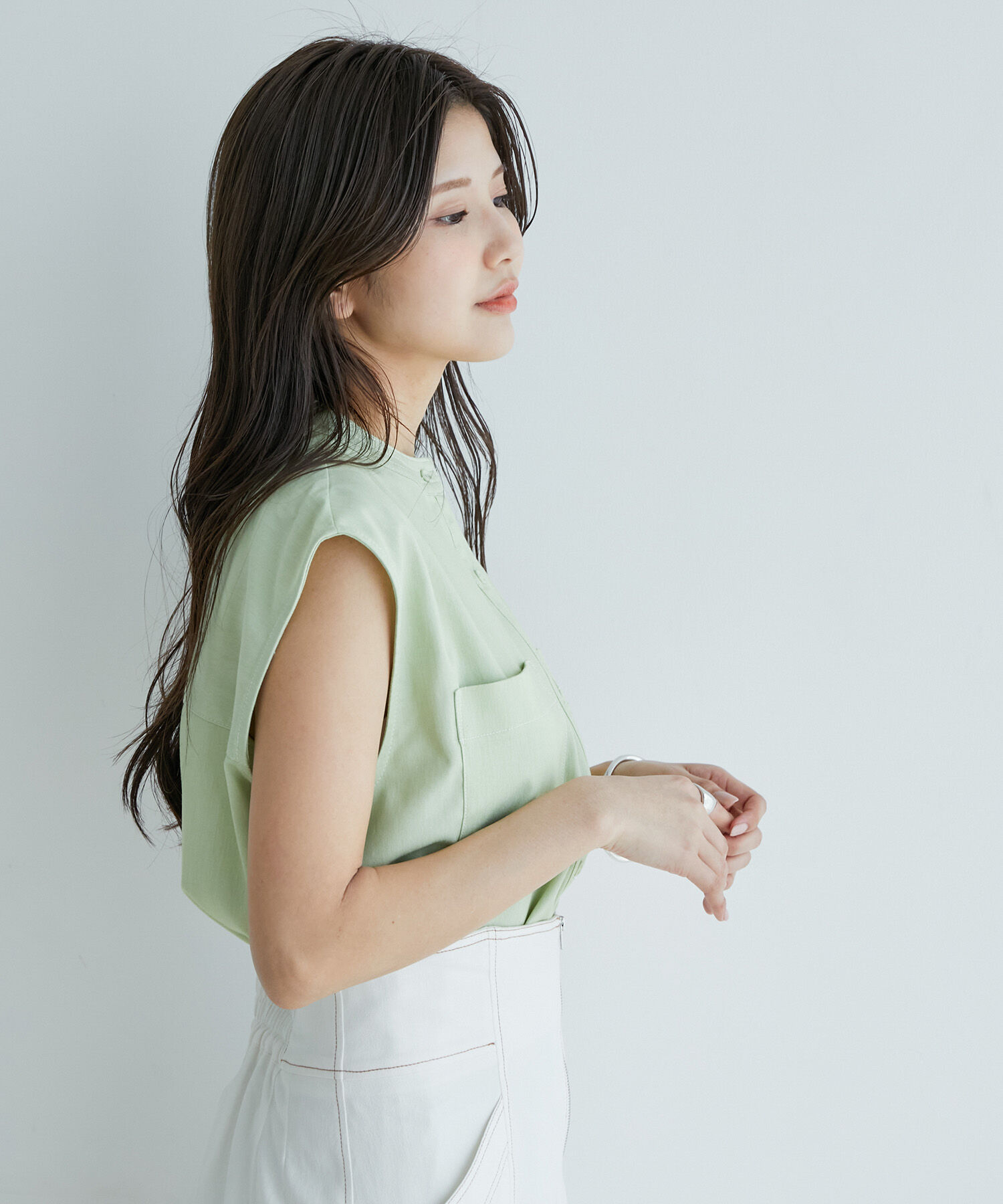 vis-a-vis「ステッチ入りノースリーブブラウス」|シャツ・ブラウス|