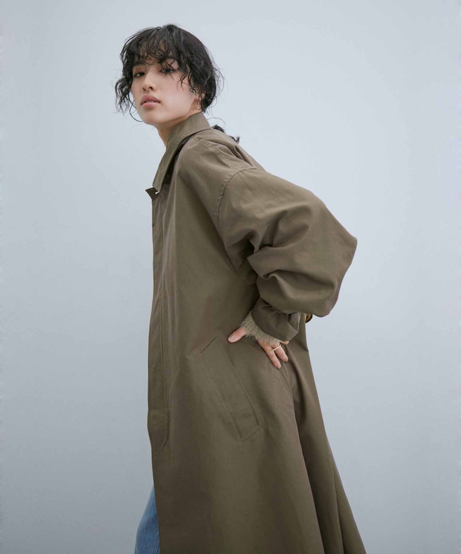 ADAM ET ROPE'「【WEB限定】玉虫色 ボリュームスリーブ バルマカーン ロング ステンカラーコート / ユニセックス」|ステンカラーコート|