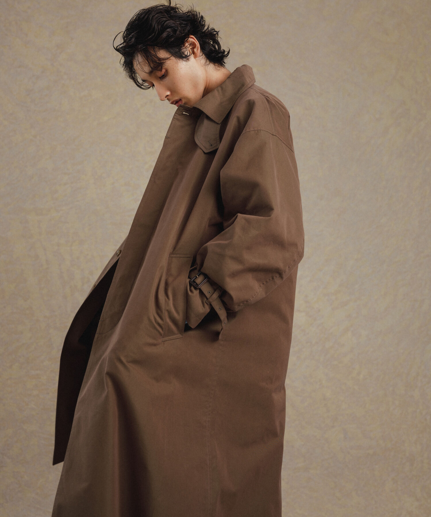 ADAM ET ROPE'「【WEB限定】玉虫色 ボリュームスリーブ バルマカーン ロング ステンカラーコート / ユニセックス」|ステンカラーコート|