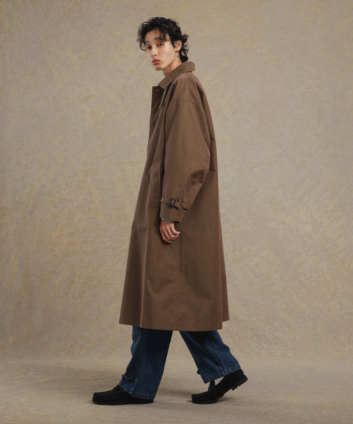 ADAM ET ROPE'「【WEB限定】玉虫色 ボリュームスリーブ バルマカーン ロング ステンカラーコート / ユニセックス」|ステンカラーコート|