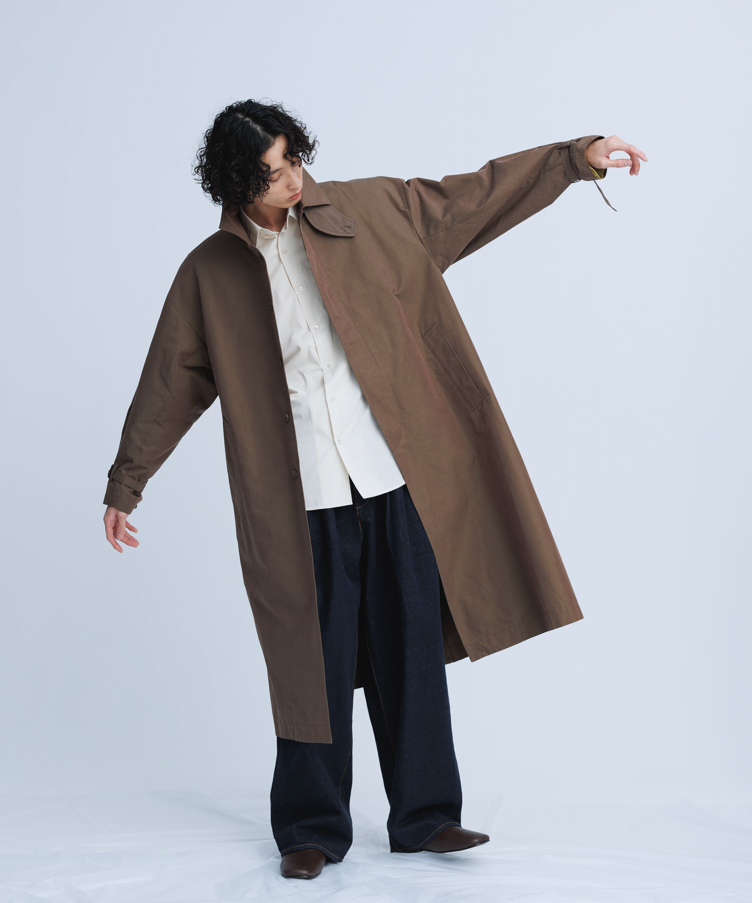 ADAM ET ROPE'「【WEB限定】玉虫色 ボリュームスリーブ バルマカーン ロング ステンカラーコート / ユニセックス」|ステンカラーコート|