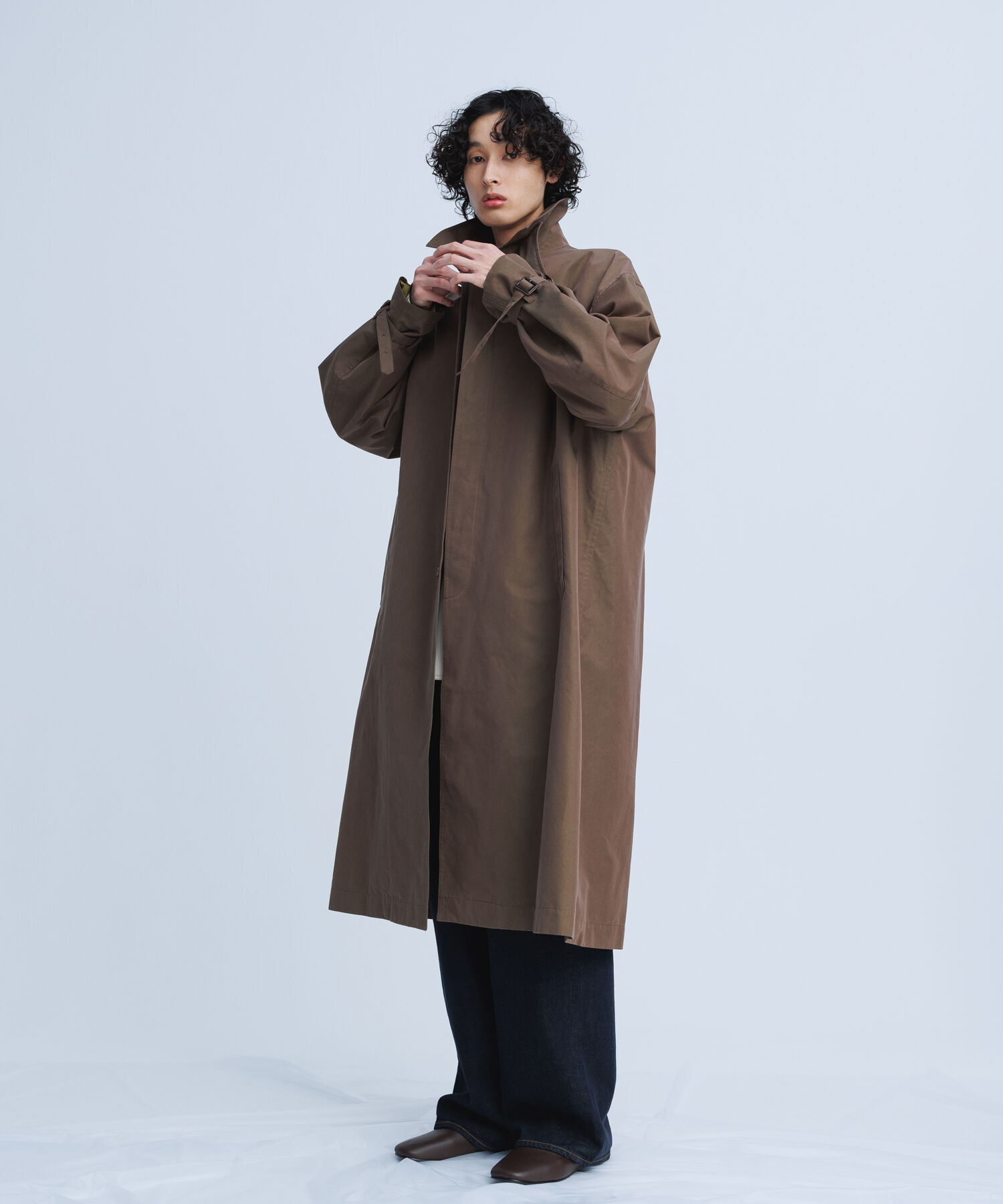 ADAM ET ROPE'「【WEB限定】玉虫色 ボリュームスリーブ バルマカーン ロング ステンカラーコート / ユニセックス」|ステンカラーコート|