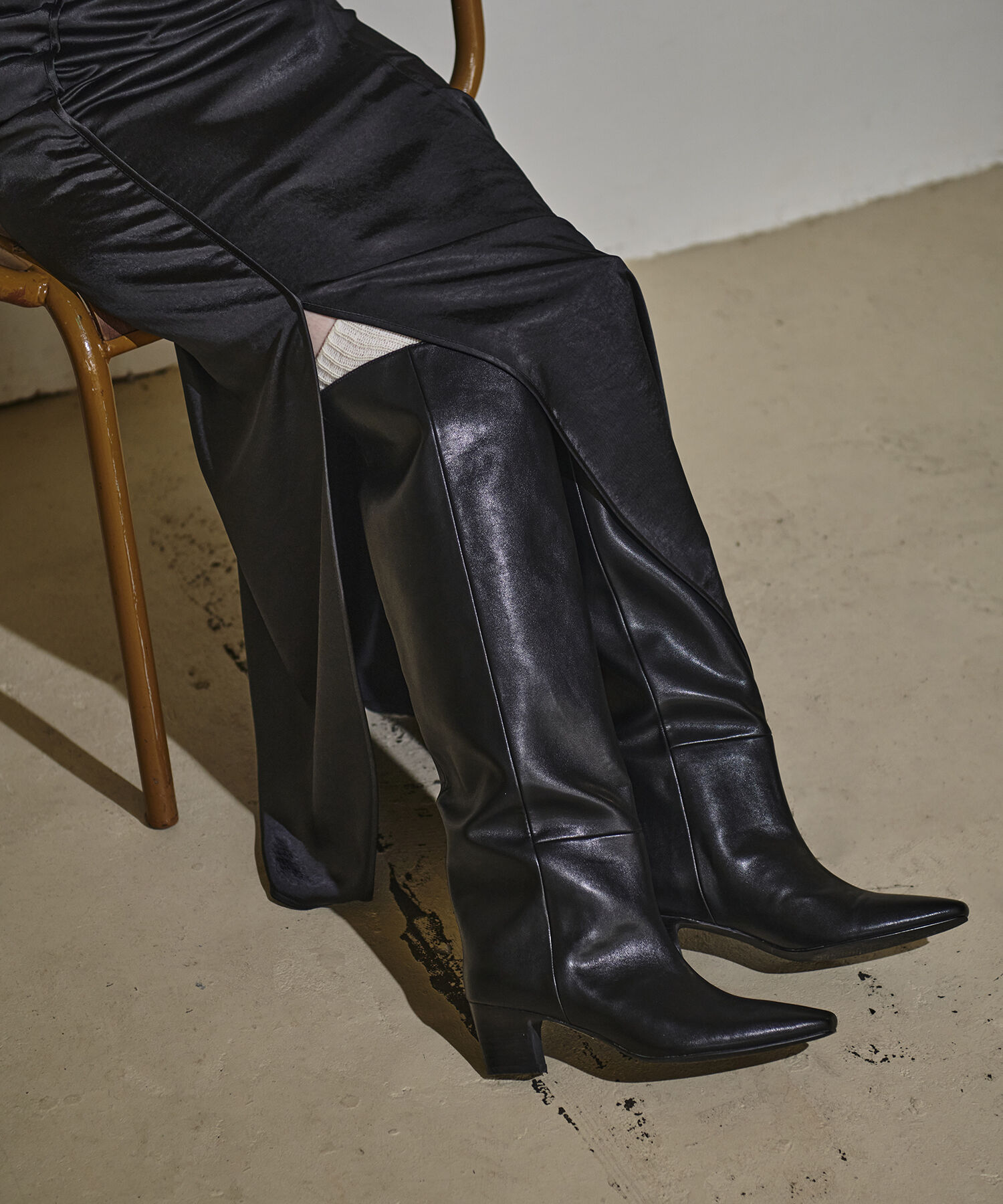 ADAM ET ROPE'「ナロースクエアトゥロングブーツ」|その他|ブラック(01)