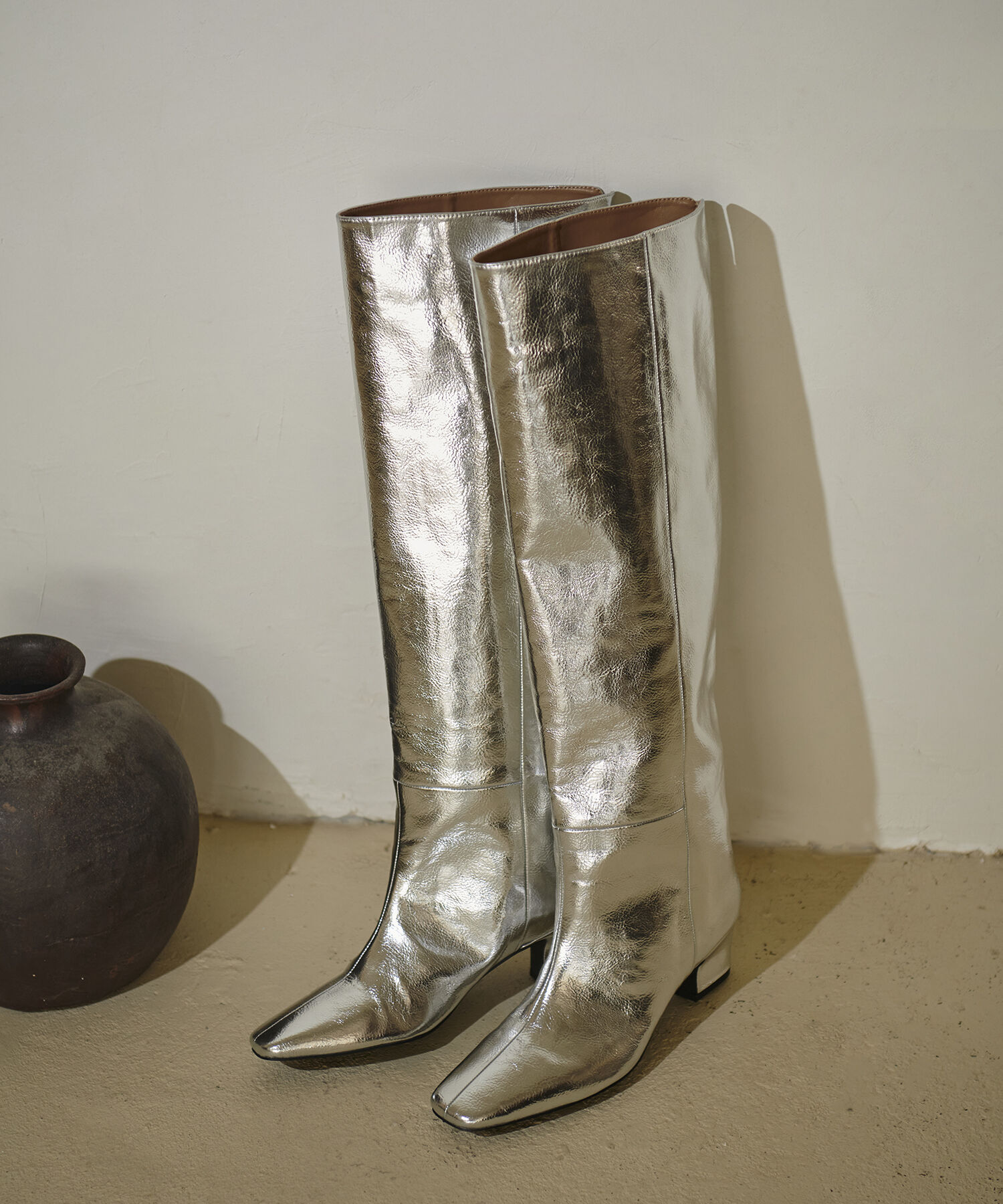 ADAM ET ROPE'「ナロースクエアトゥロングブーツ」|その他|シルバー(93)