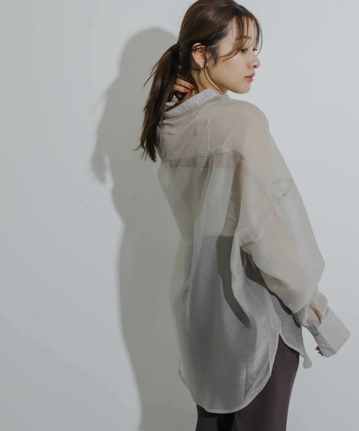 SENSE OF PLACE by URBAN RESEARCH「『一部WEB限定カラー』シアーシャンブレーシャツ」|シャツ・ブラウス|