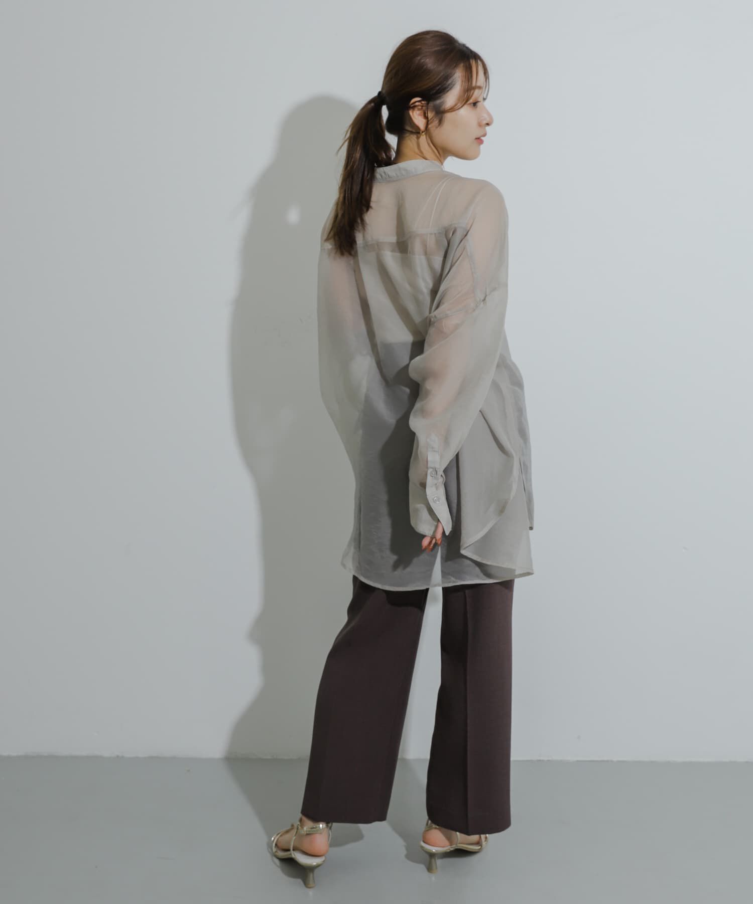 SENSE OF PLACE by URBAN RESEARCH「『一部WEB限定カラー』シアーシャンブレーシャツ」|シャツ・ブラウス|