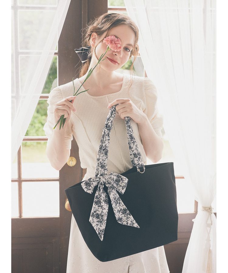 Maison de FLEUR「フラワープリントリボントートバッグ」|トートバッグ|ブラック