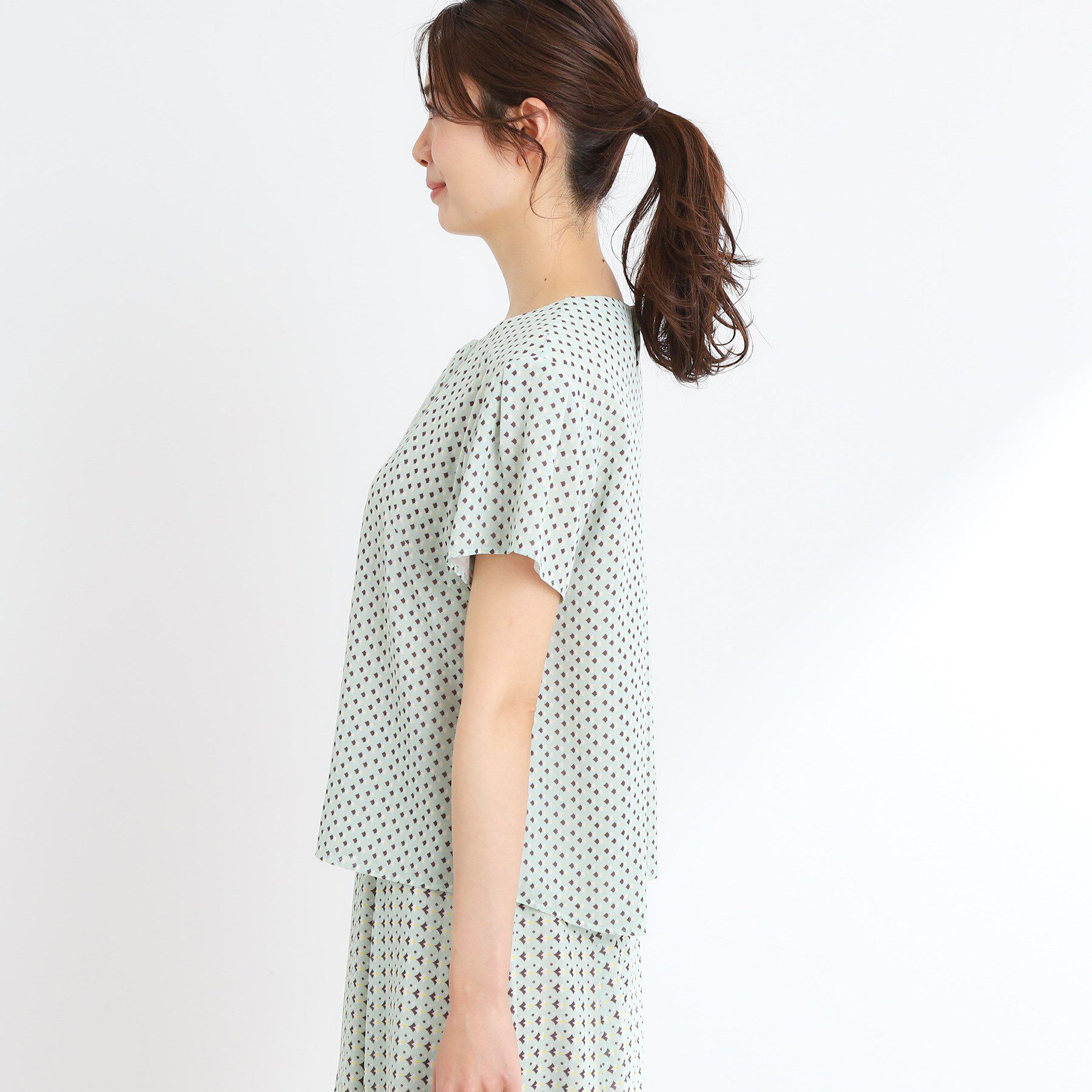 Reflect「【マシンウォッシュ可／セットアップ可】ギャザータックプリントブラウス」|シャツ・ブラウス|