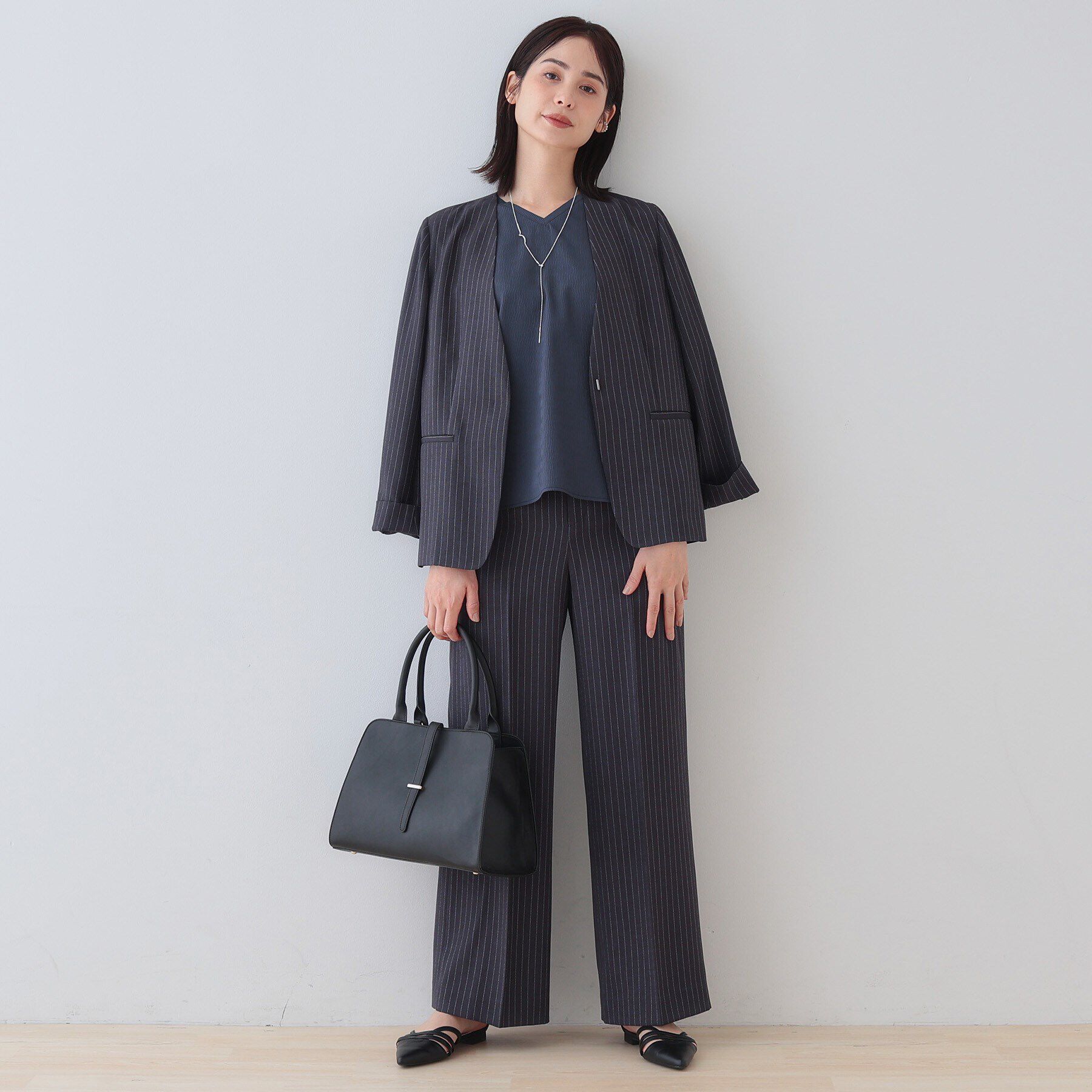 INDIVI「【洗える／凹凸素材】シンプルVネックブラウス」|シャツ・ブラウス|