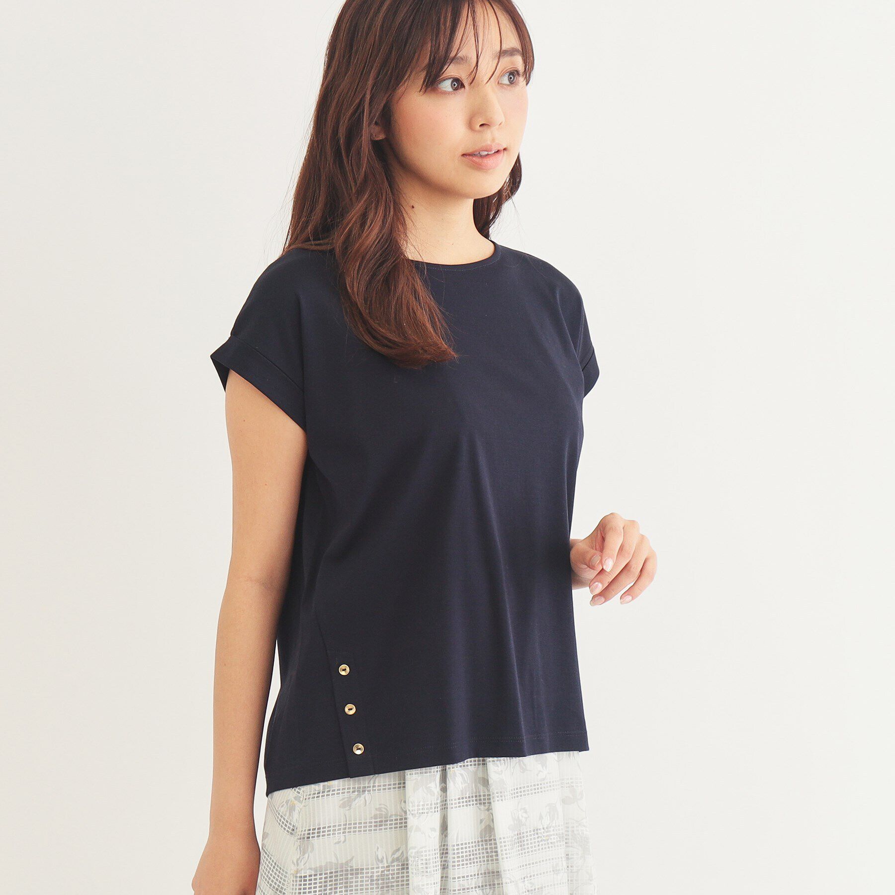 index「《5color》サイドボタン付き フレンチスリーブトップス【接触冷感/洗濯機洗い可】」|Tシャツ・カットソー|ネイビー(094)