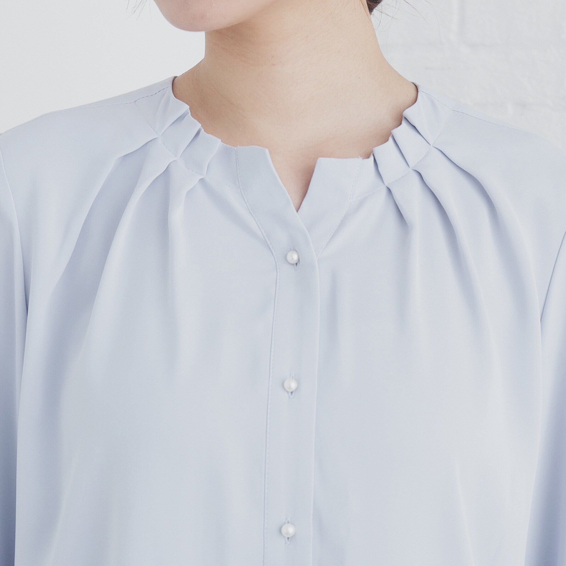 index「タックネックパール調ブラウス【洗濯機洗い可/ストレッチ/イージーアイロン】」|シャツ・ブラウス|