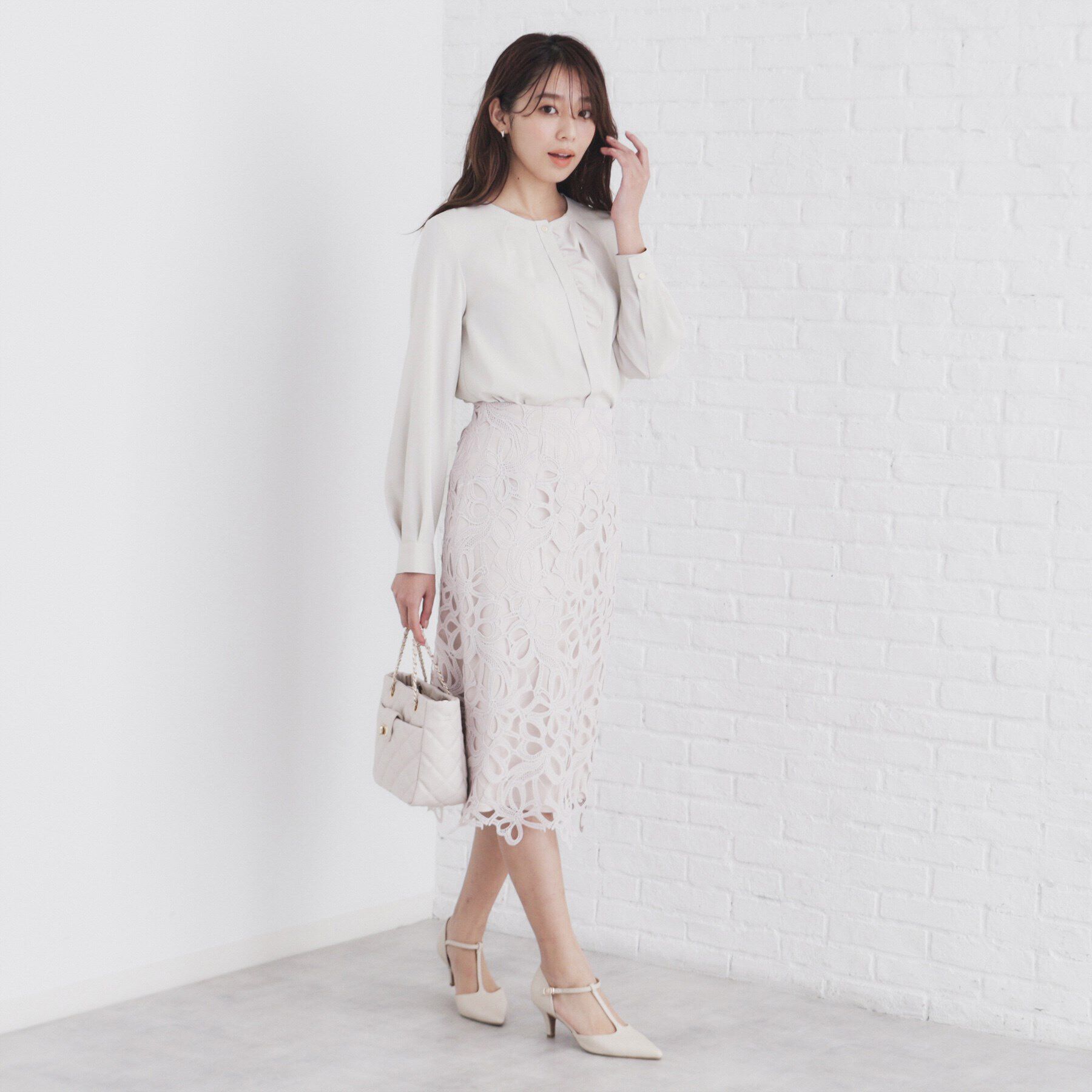 index「アシメフリルクルーネックブラウス【洗濯機洗い可/イージーアイロン/ストレッチ】」|シャツ・ブラウス|