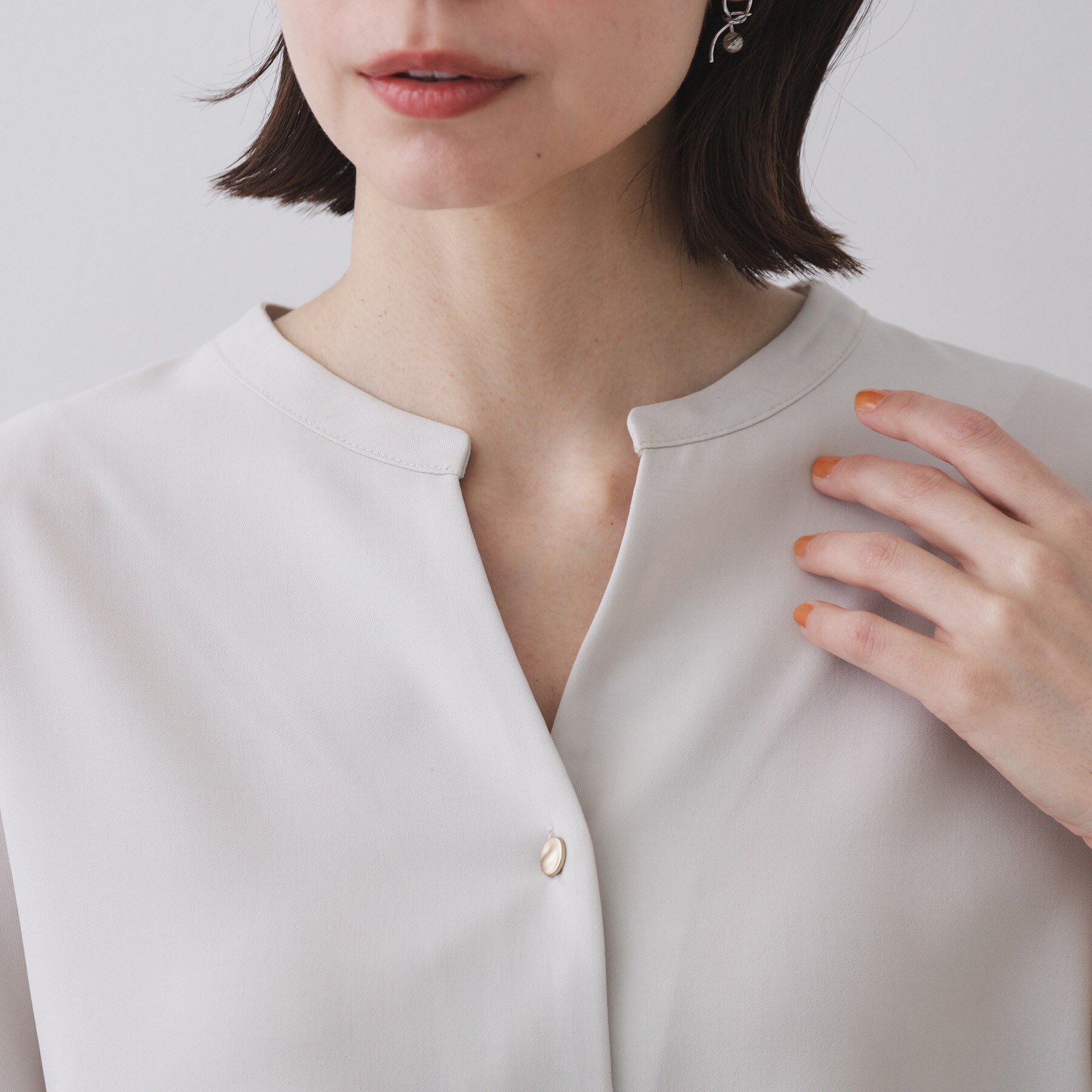 OPAQUE.CLIP「《5色展開/SS-LLサイズ》スキッパー金ボタンブラウス/セットアップ対応【防シワ/ストレッチ/洗濯」|シャツ・ブラウス|