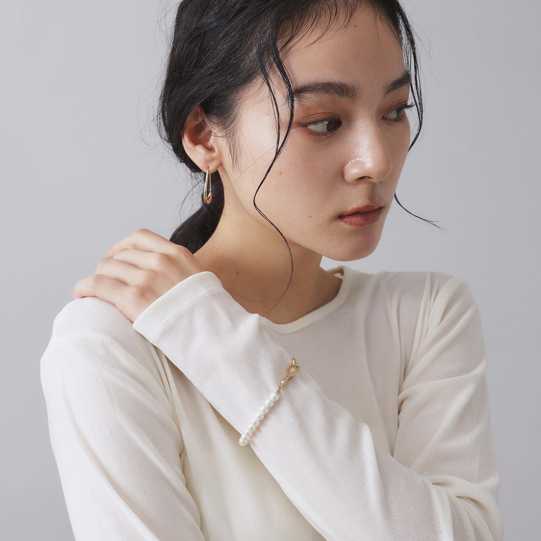 OPAQUE.CLIP「フェイクパールフック付きブレスレット」|ブレスレット・バングル|