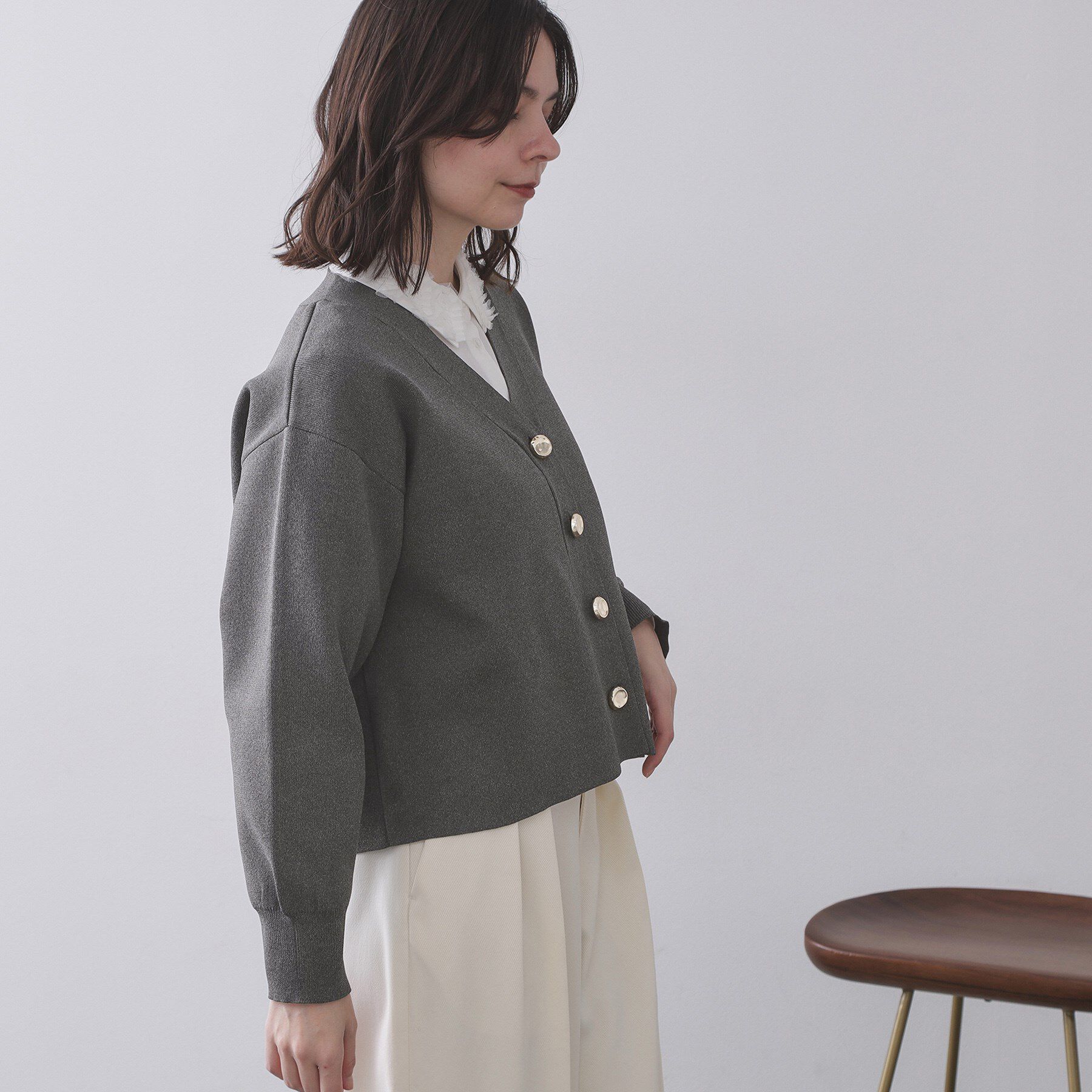 OPAQUE.CLIP「ゴールドビックボタンVネックニットカーディガン【洗濯機OK】」|カーディガン|