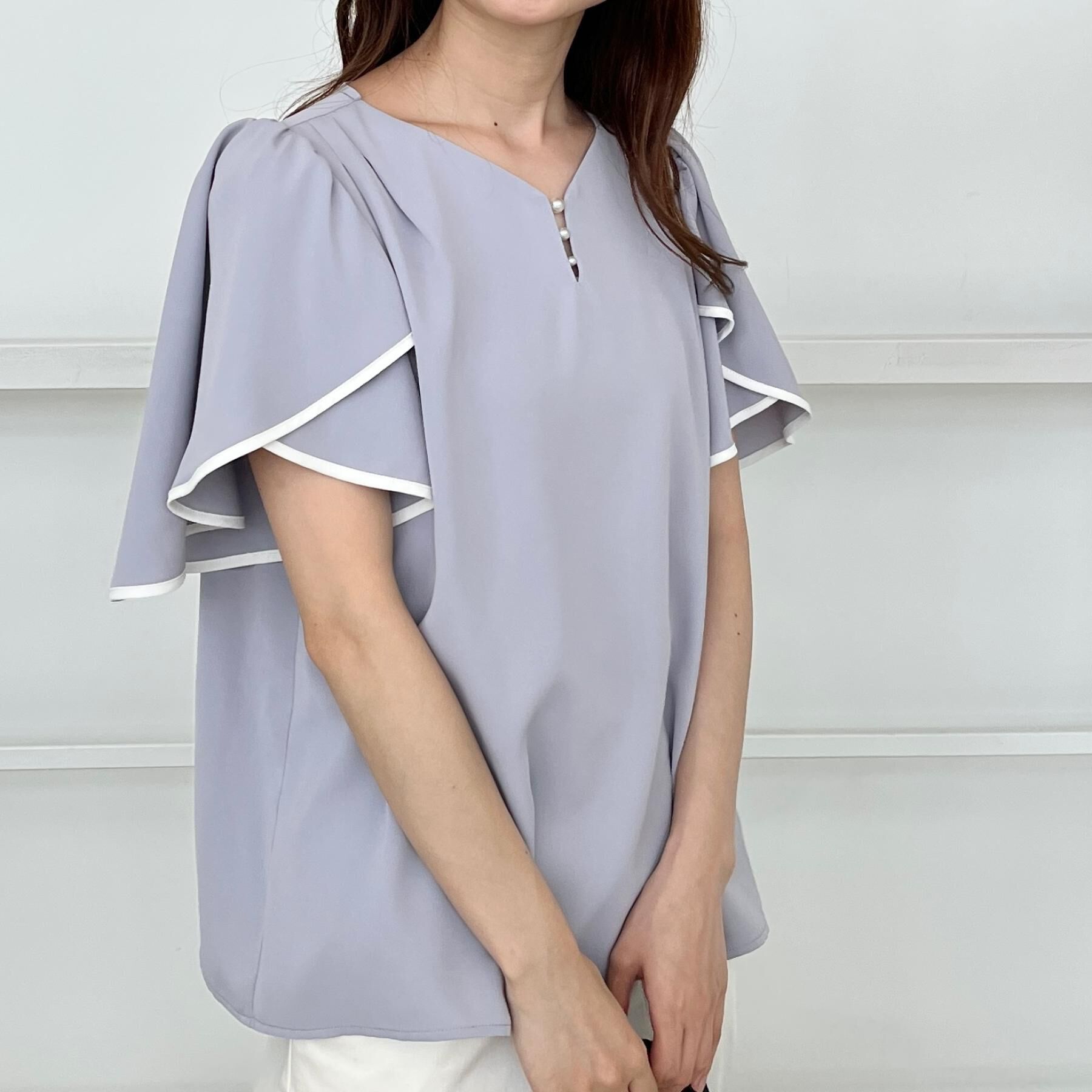 Couture broach「【洗える・通勤】Vネックパール調フレアブラウス」|シャツ・ブラウス|