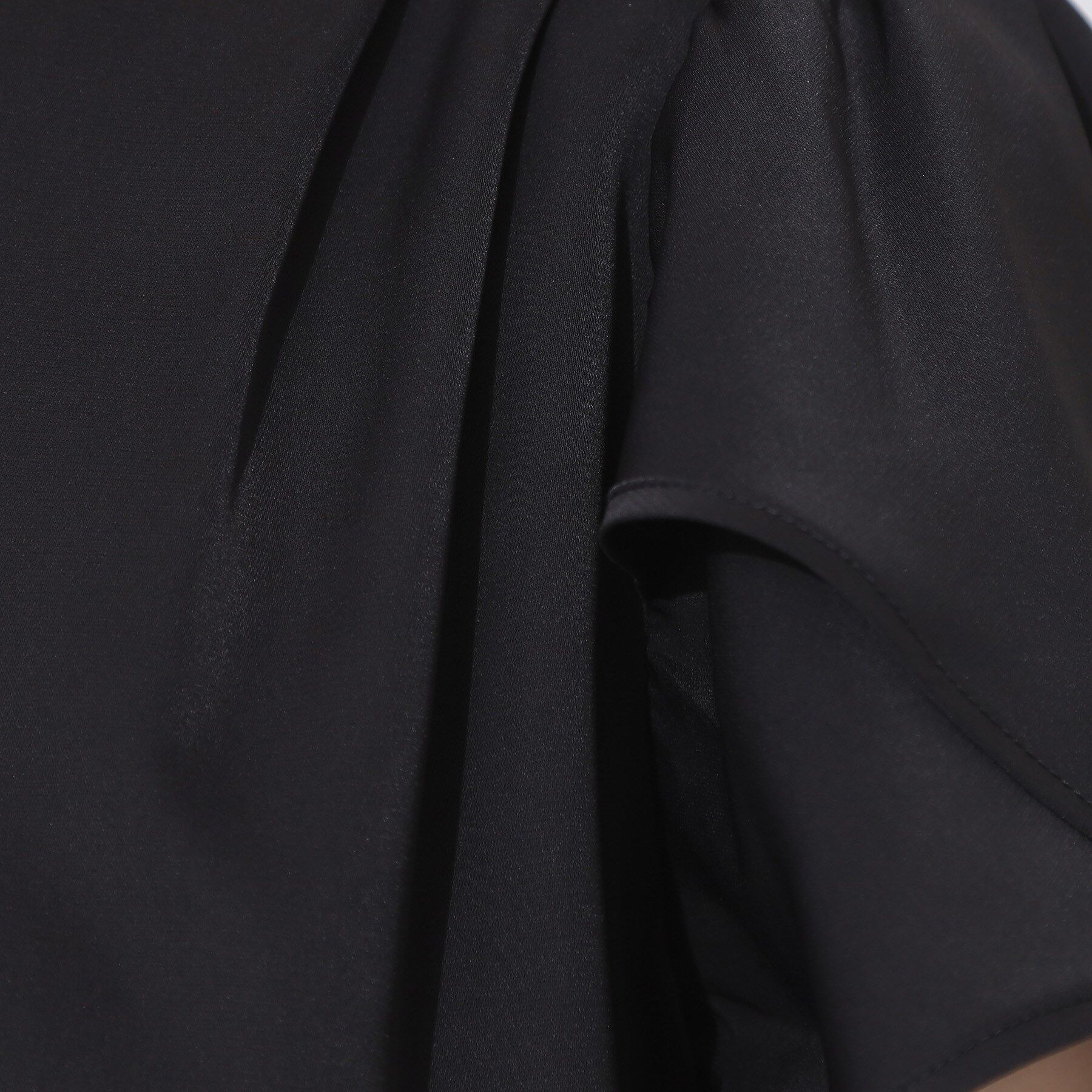 Couture broach「【洗える・通勤】Vネックパール調フレアブラウス」|シャツ・ブラウス|