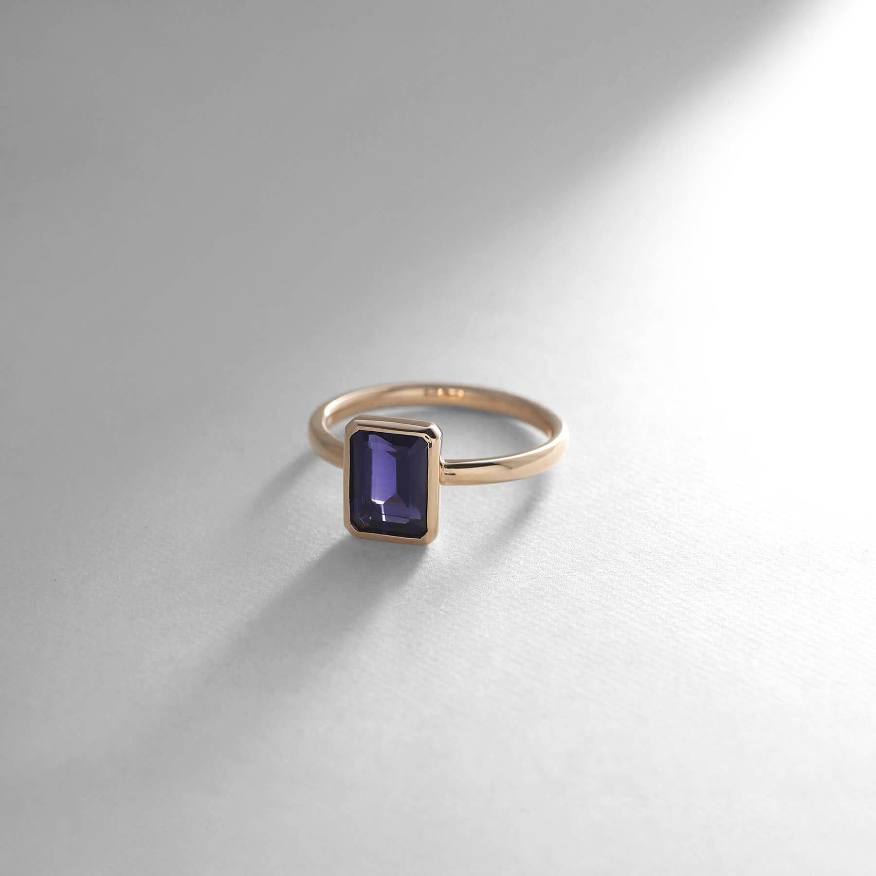 COCOSHNIK「K10アイオライト コーナーカット リング」|リング|イエローゴールド(1