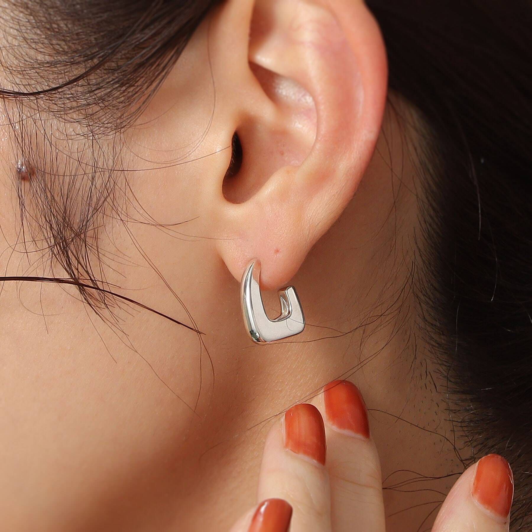 COCOSHNIK「シルバー トラペーズ フープピアス」|ピアス|