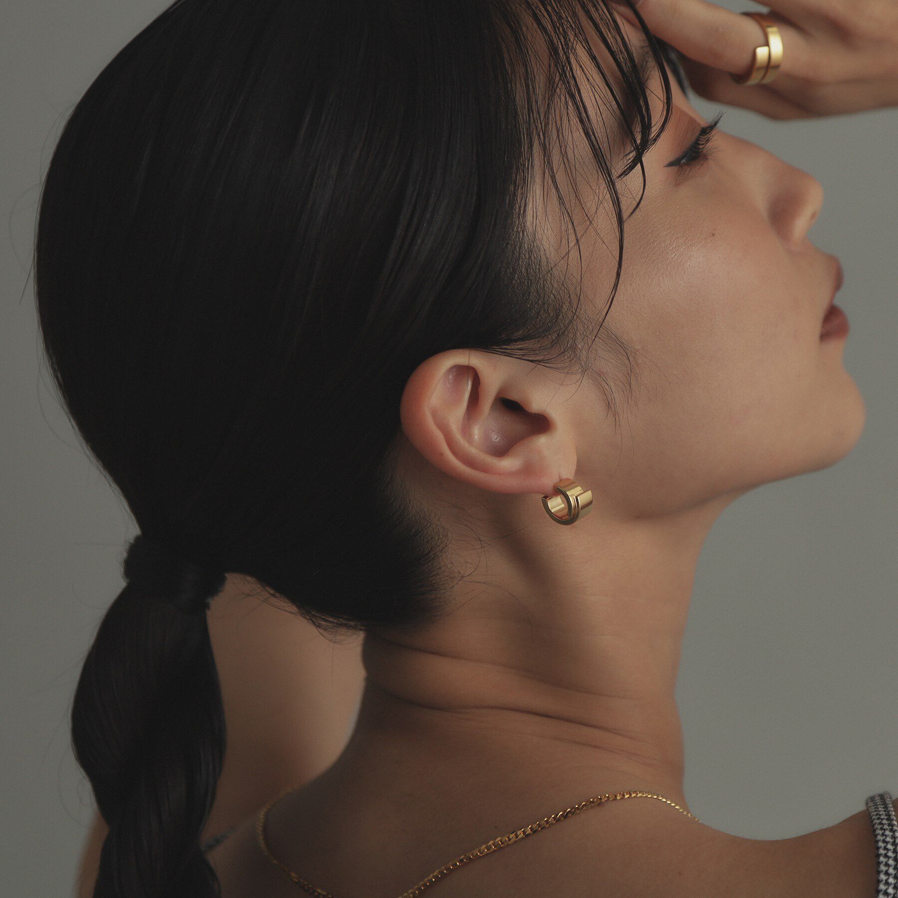 COCOSHNIK ONKITSCH「シルバー スモールフープ スライドプレートピアス GP」|ピアス|