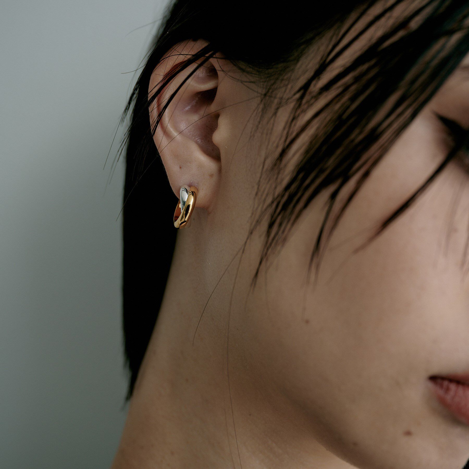 COCOSHNIK ONKITSCH「シルバー コンビカラー スモールフープ ダブルプランプピアス」|ピアス|