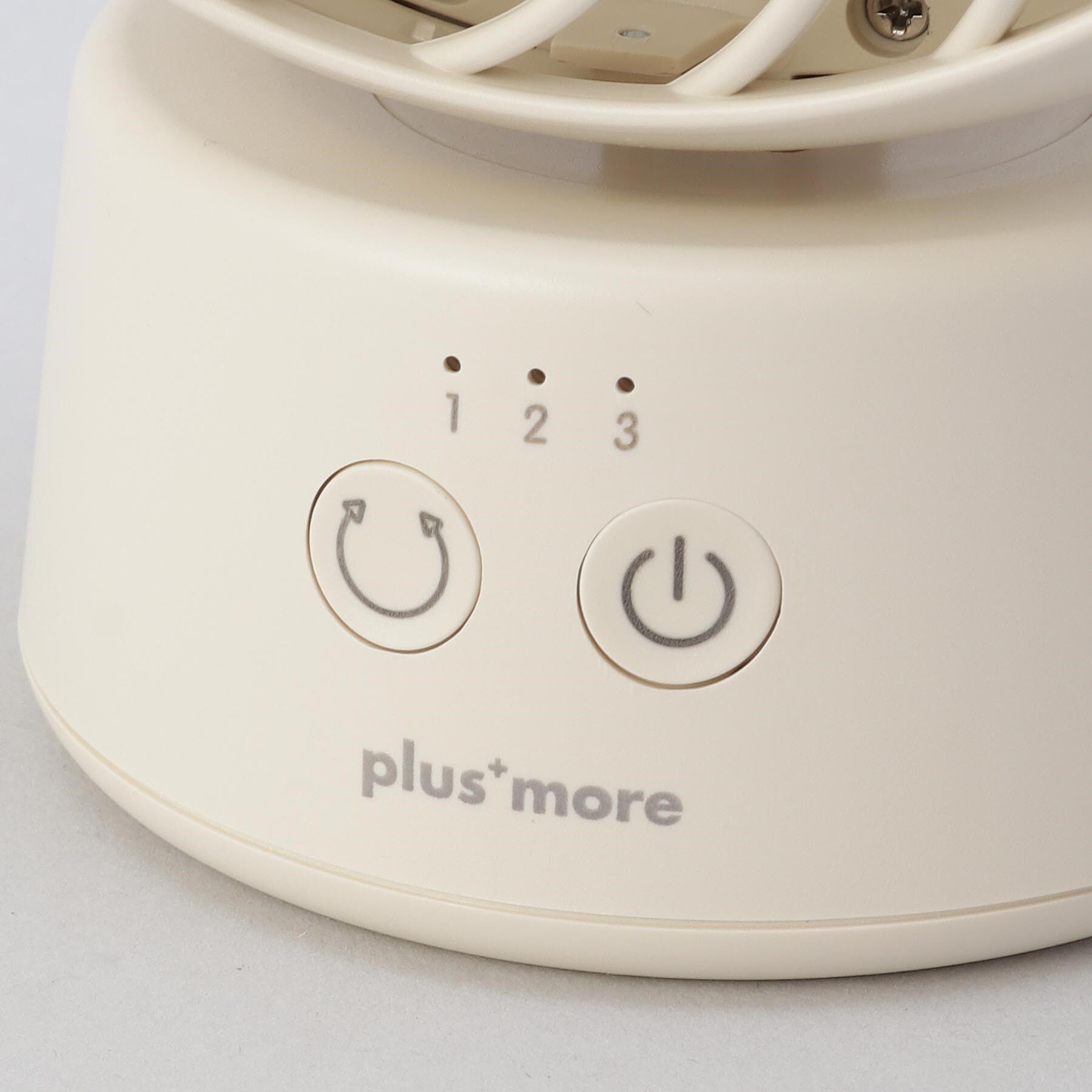 212 KITCHEN STORE「ラウンドミニデスクファン 首振り機能付 WH」|その他|