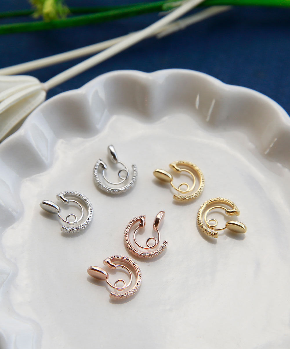 colleca la「miniループフィット・梨地フープイヤリング」|イヤリング|