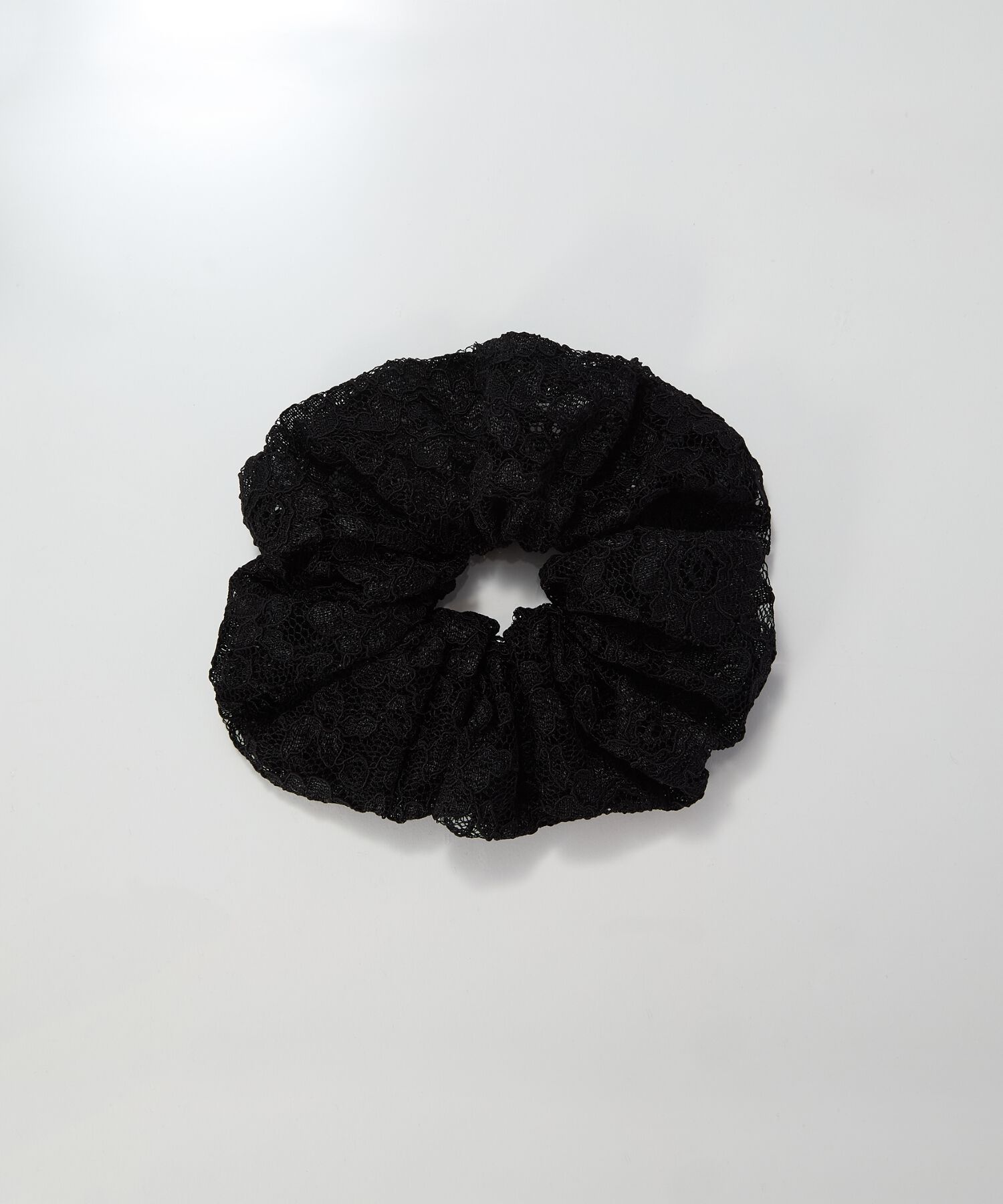 Phoebe「ガーリッシュレースシュシュ　ブラック」|ヘアゴム・シュシュ|