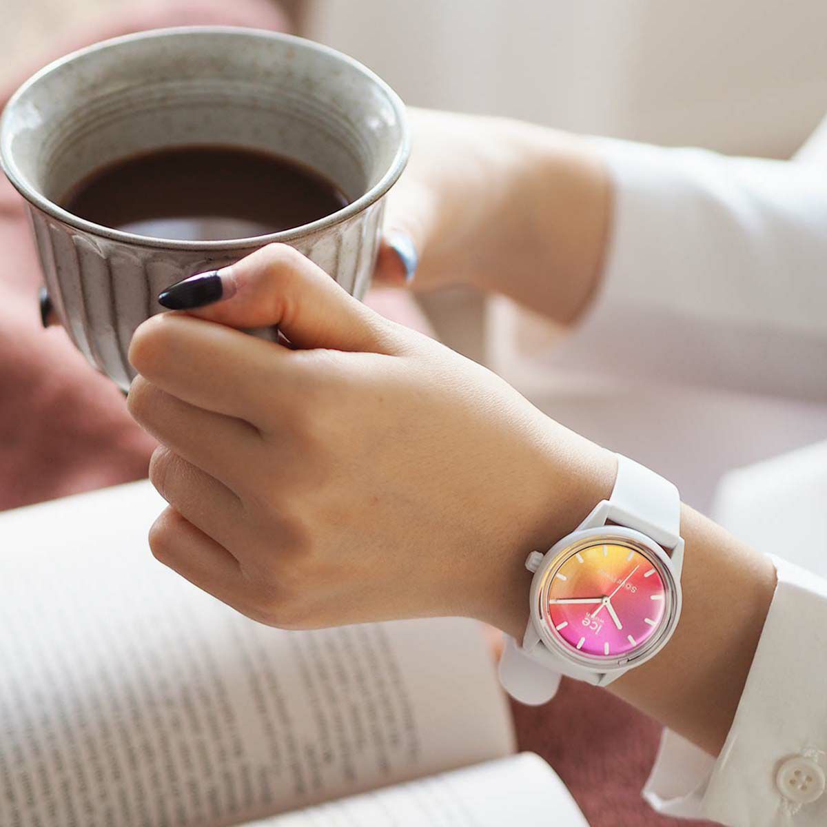 ICE-WATCH「〈ICE-WATCH(ｱｲｽｳｫｯﾁ)〉ICE solar power - ｻﾝｾｯﾄｶﾙﾌｫﾙﾆｱ - スモール」|腕時計|