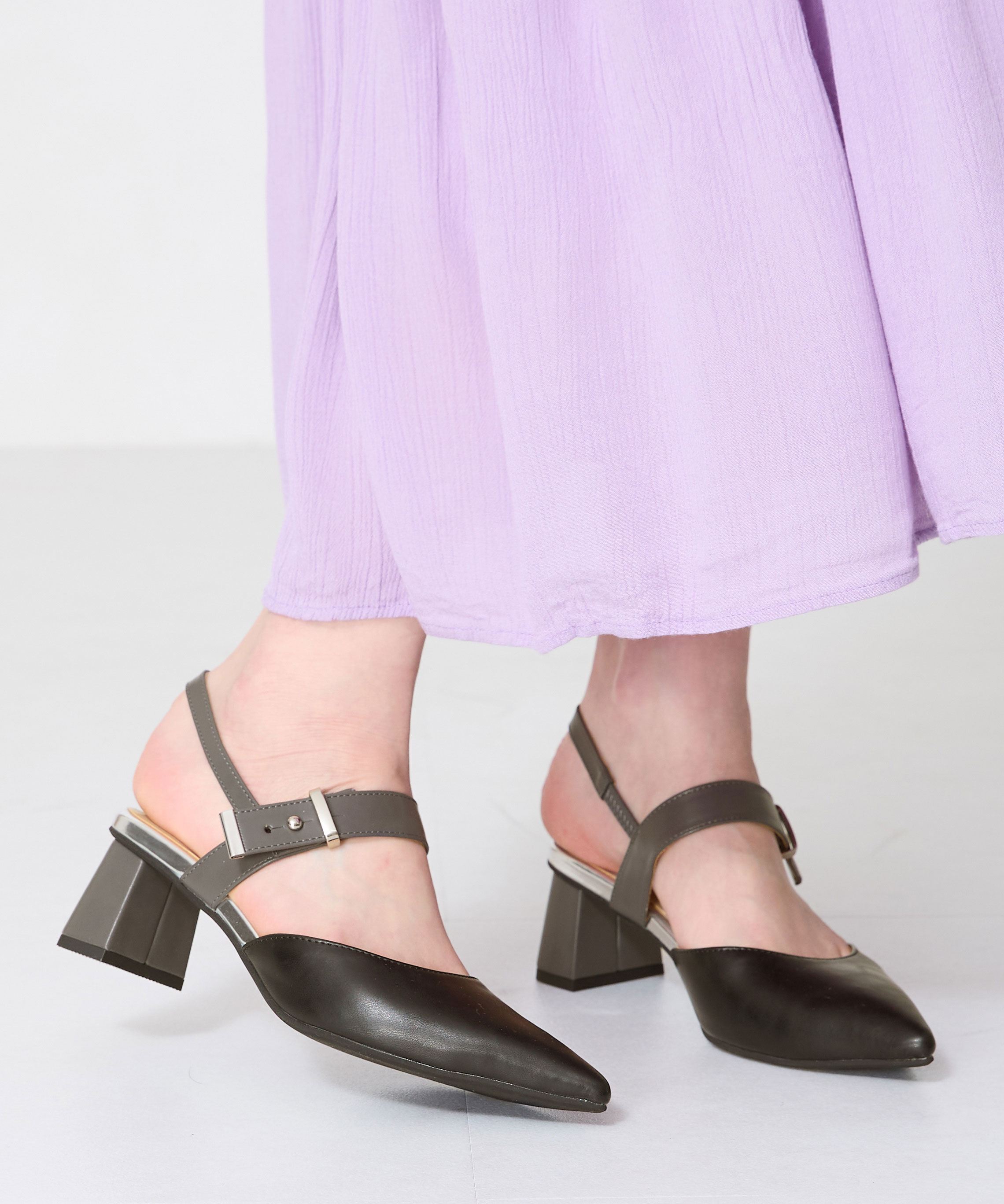 ORiental TRaffic「●2025春夏新作●ポインテッドトゥボタンベルトパンプス/51118 パンプス トレンド 人気 売れてる」|パンプス|