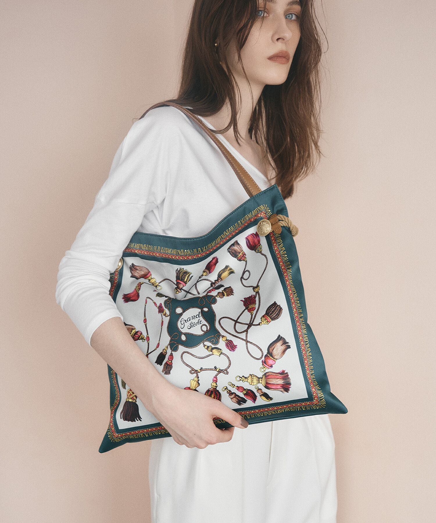 TOPKAPI TREASURE「【TREASURE TOPKAPI】マイルドサテン スカーフ柄 トートバッグ」|トートバッグ|グリーン