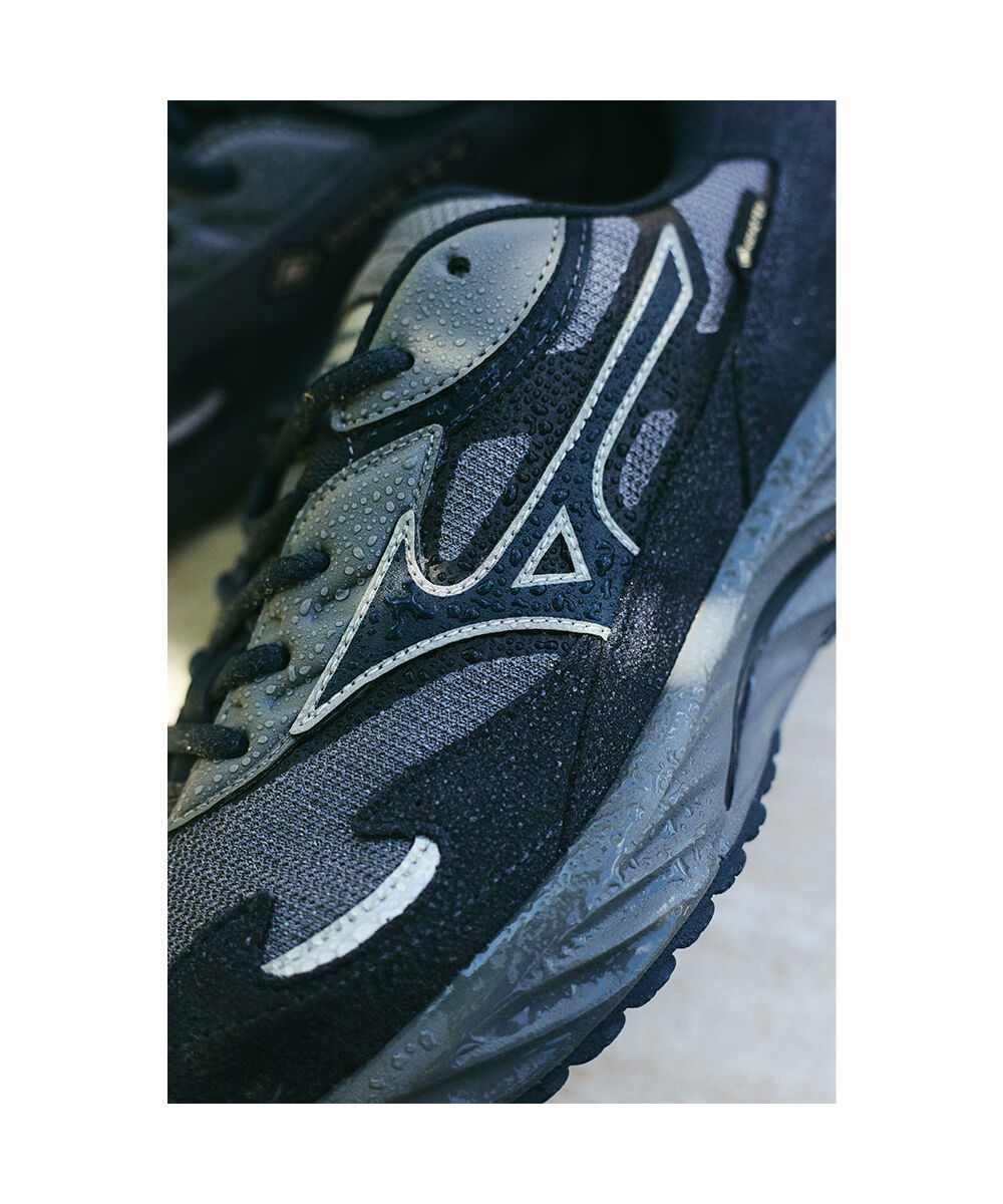 MIZUNO「WAVE RIDER &beta; GTX(ゴアテックス／防水)」|スニーカー|