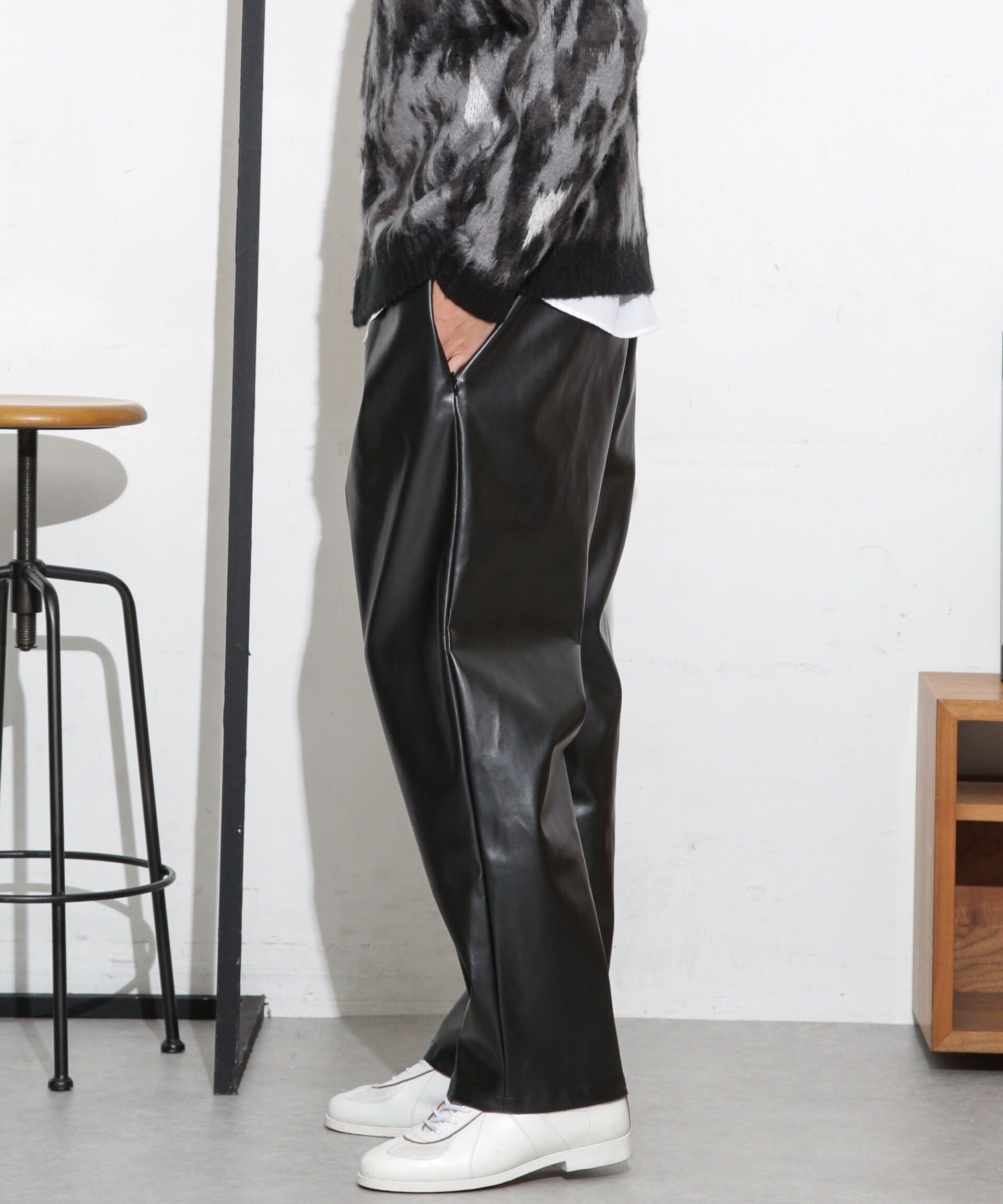 nano･universe「フェイクレザートラックパンツ(セットアップ可)」|チノ|