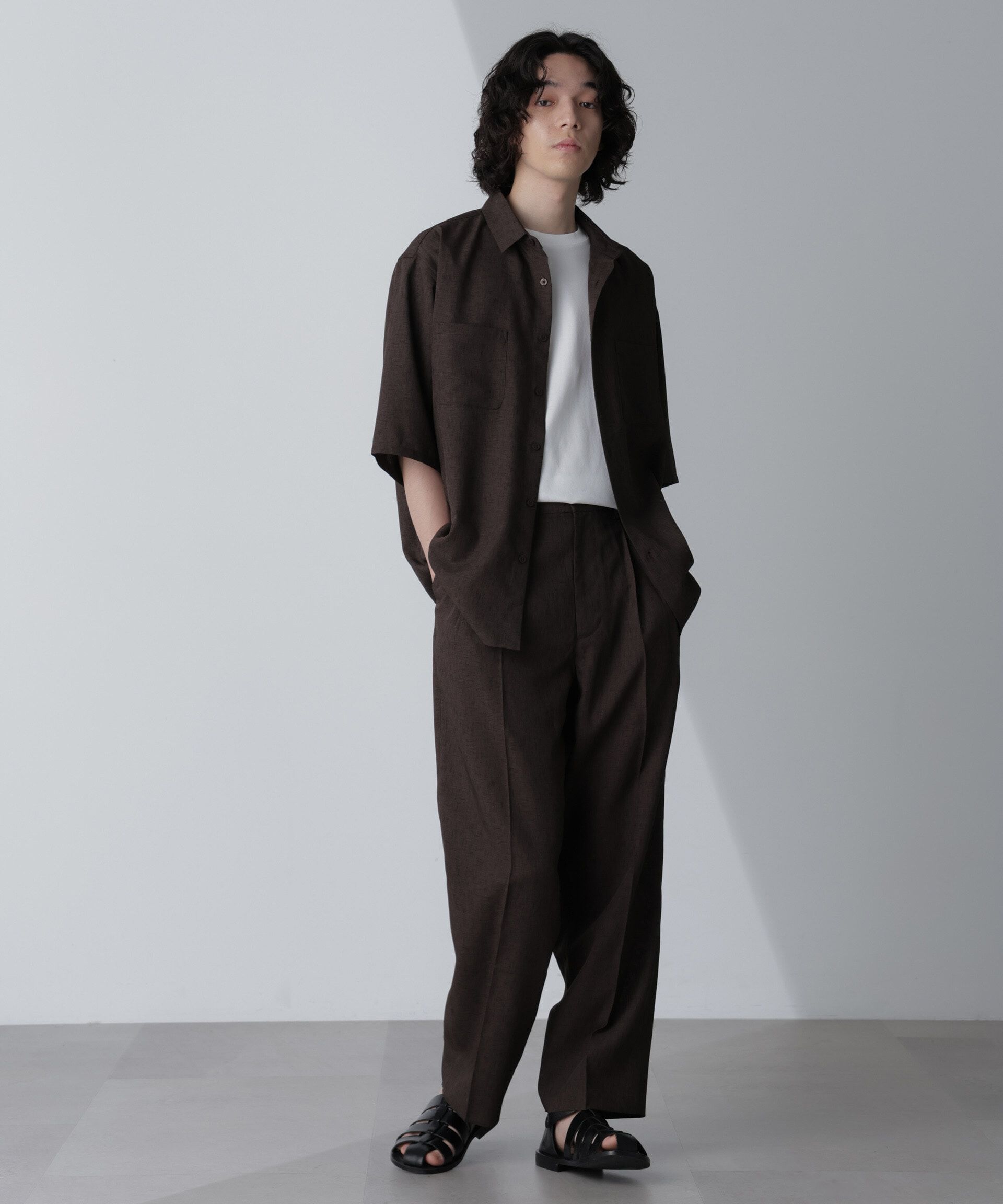 nano･universe「テックリネンリラックスタックテーパードパンツ（セットアップ可）」|チノ|